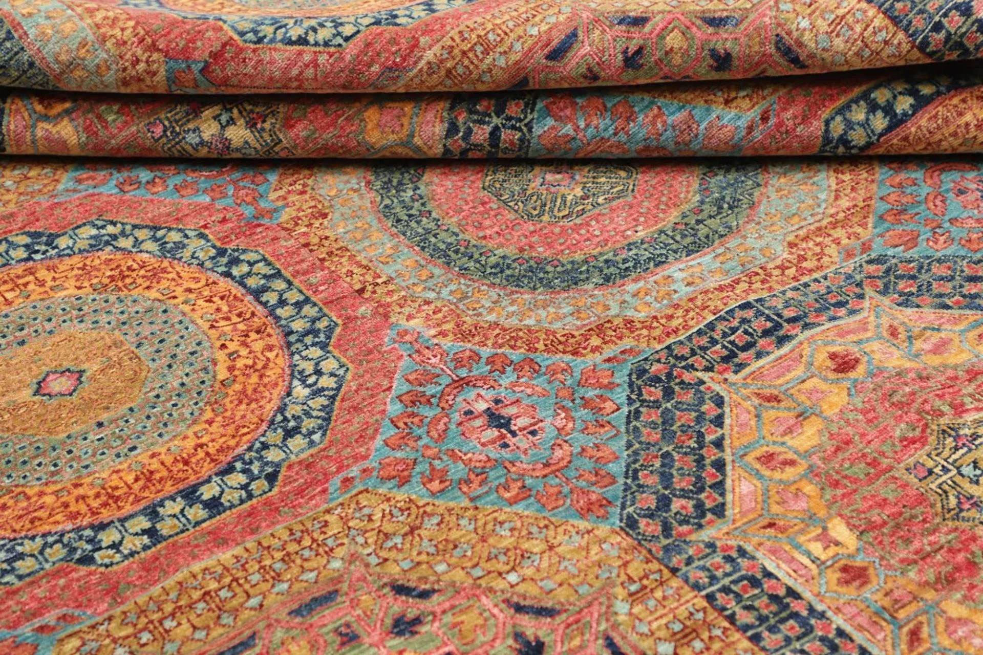 Hand-Knotted Wool Mamluk Pakistani Rug, 171 × 247 cm