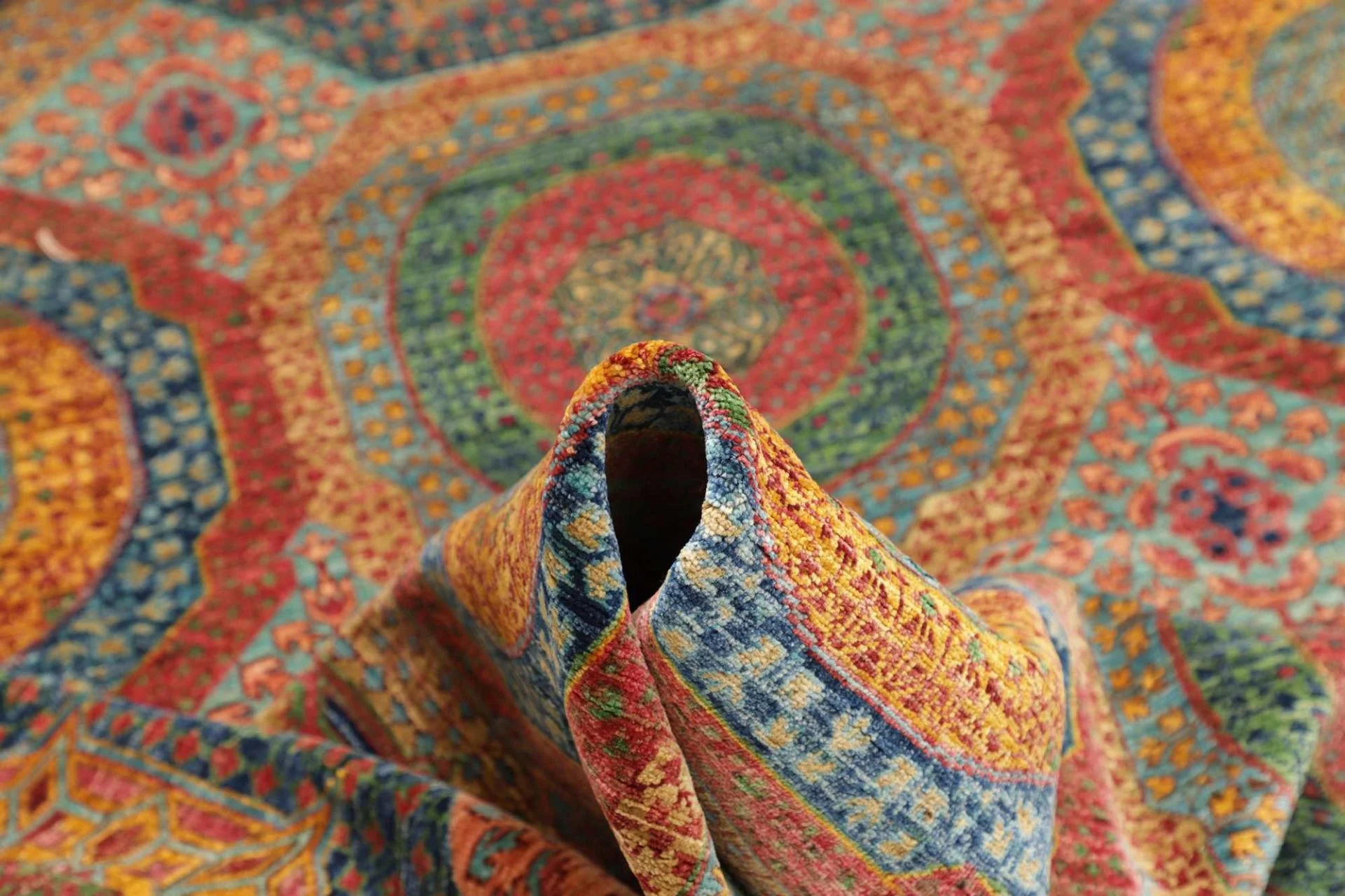 Hand-Knotted Wool Mamluk Pakistani Rug, 205 × 287 cm