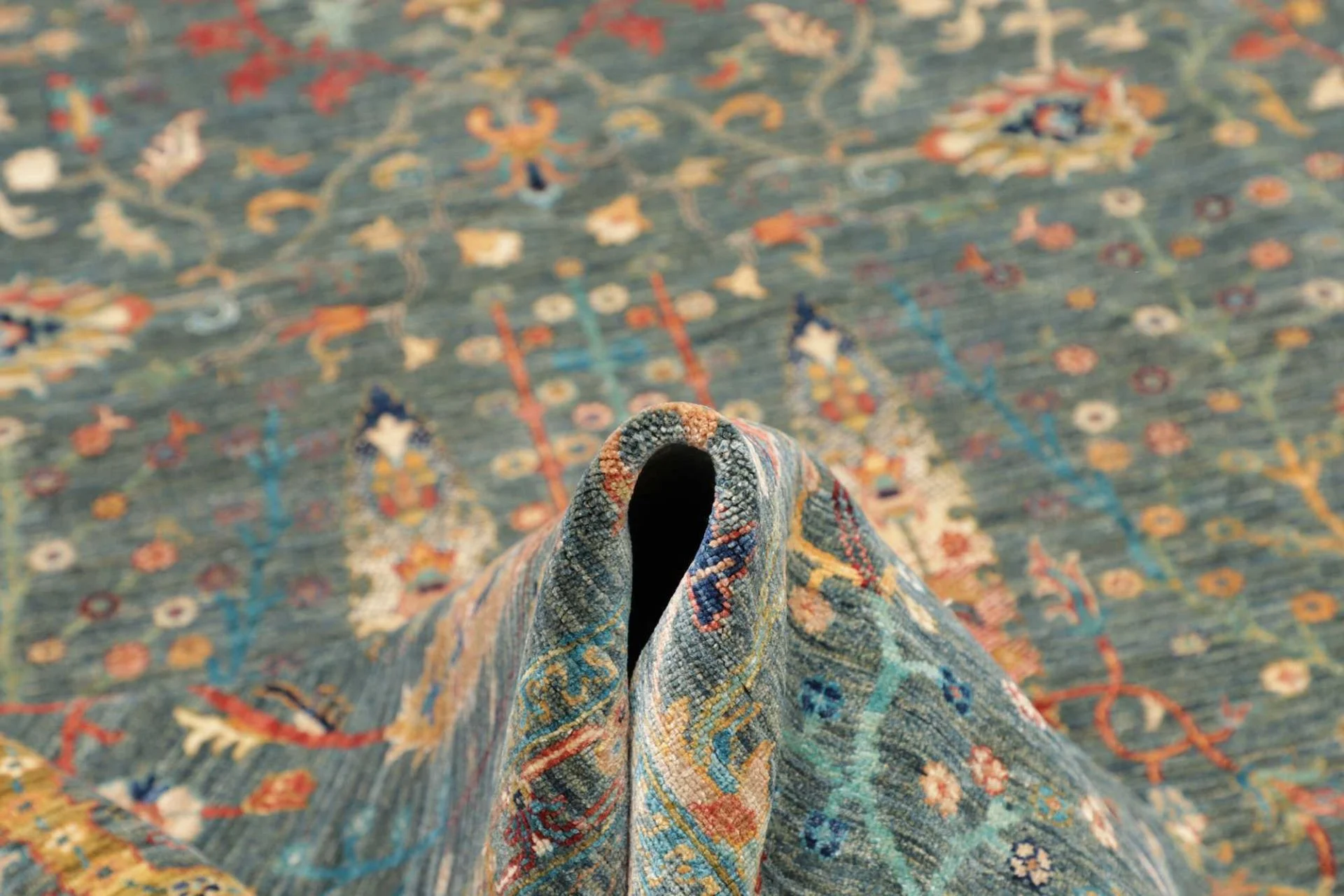 Hand-Knotted Wool Samarkand Pakistani Rug, 206 × 287 cm