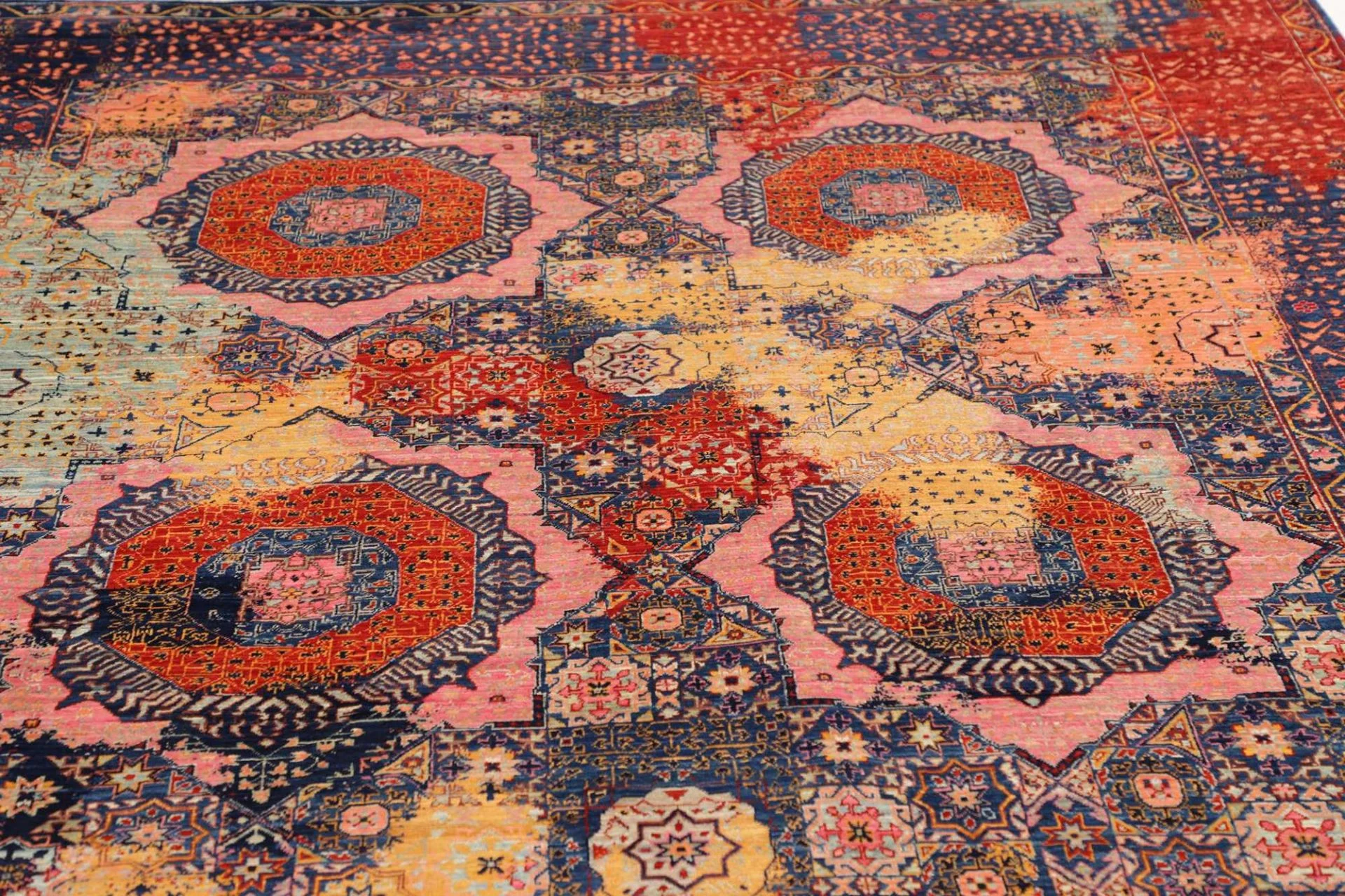 Hand-Knotted Wool Mamluk Pakistani Rug, 201 × 298 cm