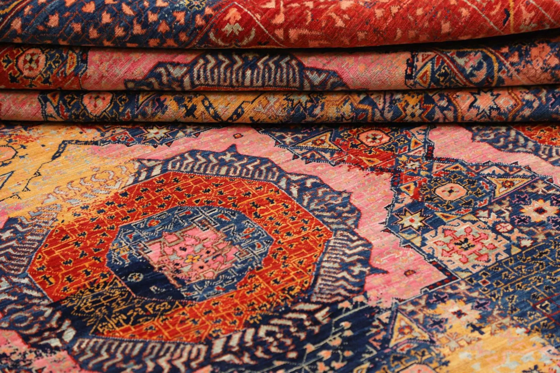 Hand-Knotted Wool Mamluk Pakistani Rug, 201 × 298 cm