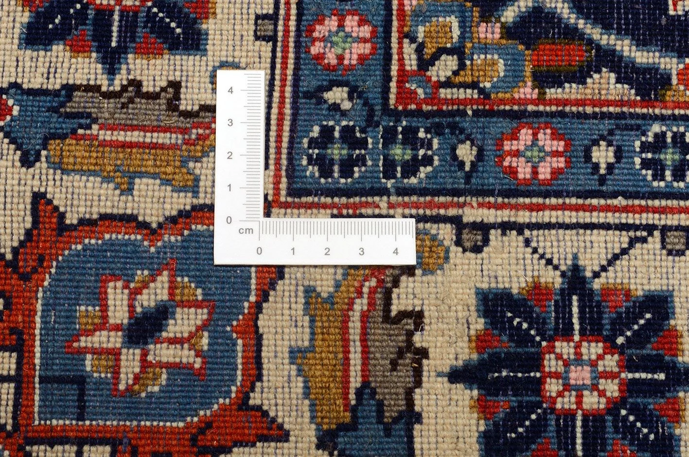 Sarouk Persian Rug 126 × 195 cm, Wool, hand-knotted