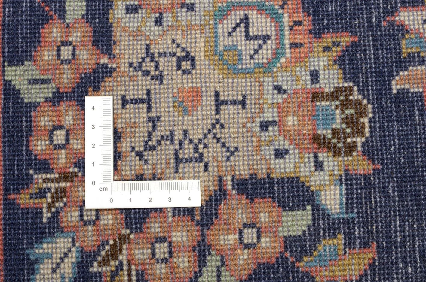 Hand-Knotted Wool Sarouk Persian Rug, 192 × 196 cm