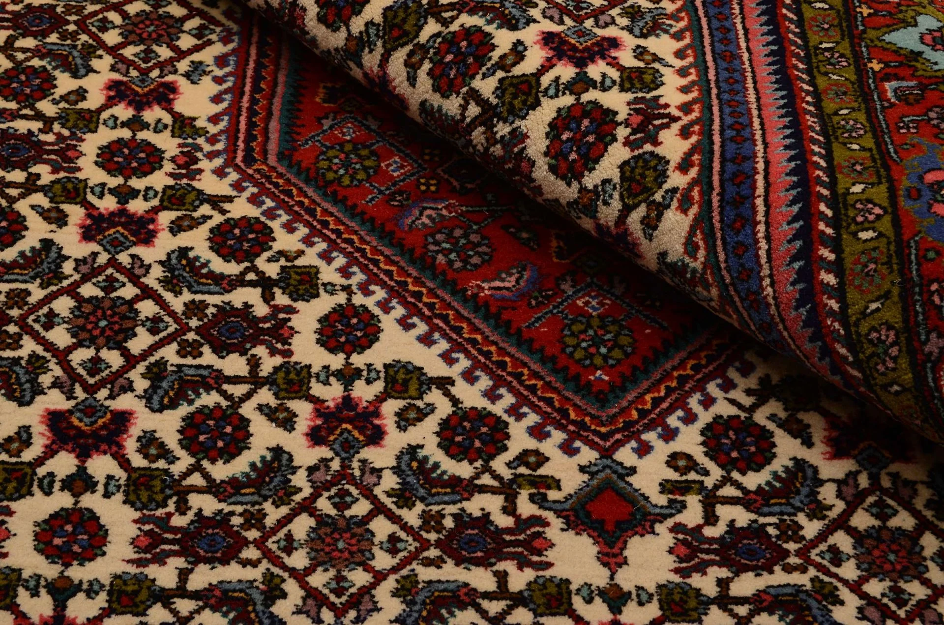 Hand-Knotted Wool Bijar Persian Rug, 114 × 177 cm