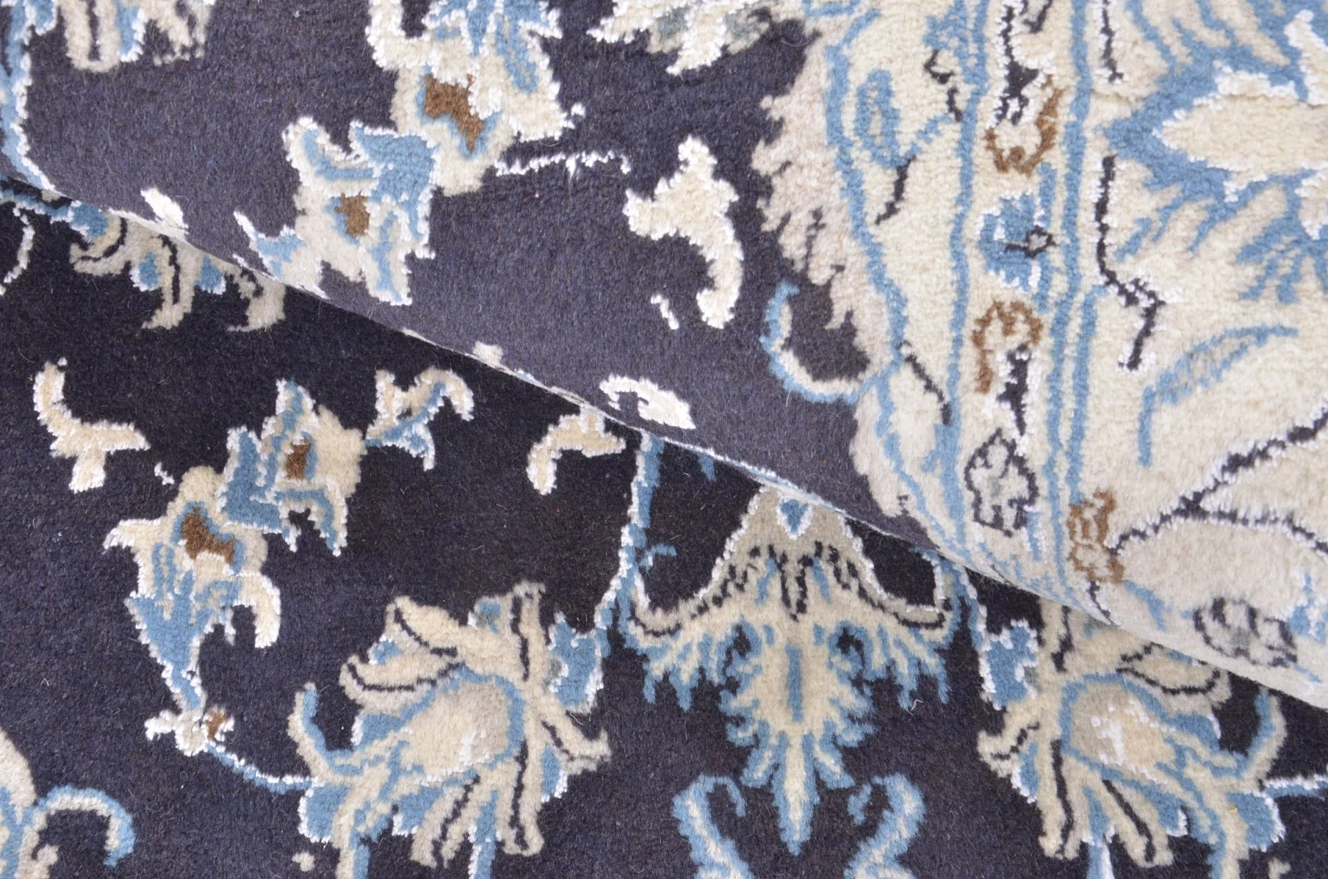 Nain Persian Rug — hand-knotted, 115 × 221 cm, Wool