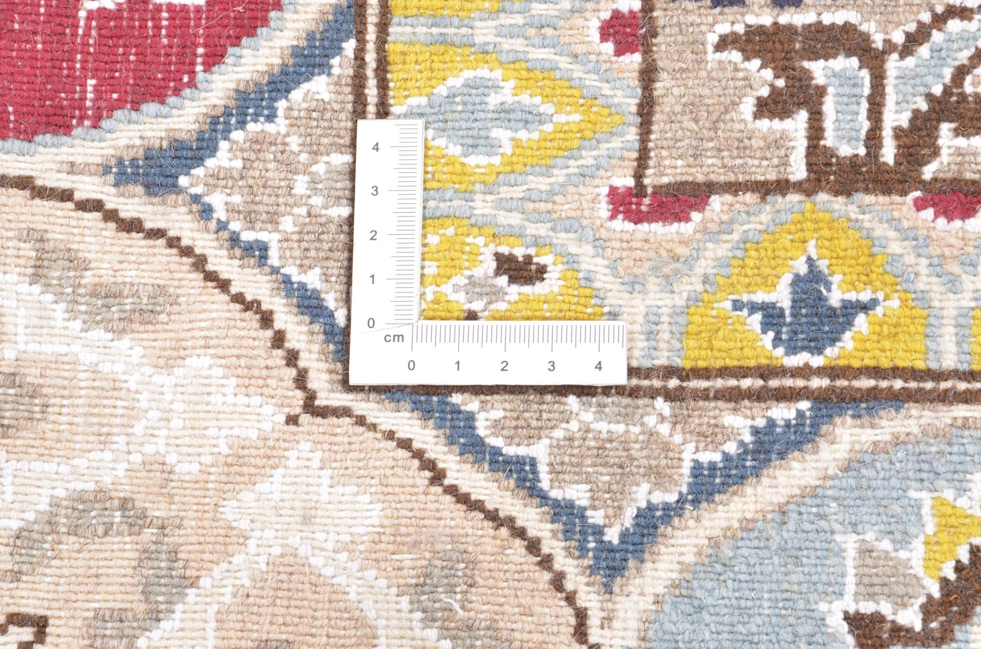 Nain Persian Rug — hand-knotted, 193 × 303 cm, Wool