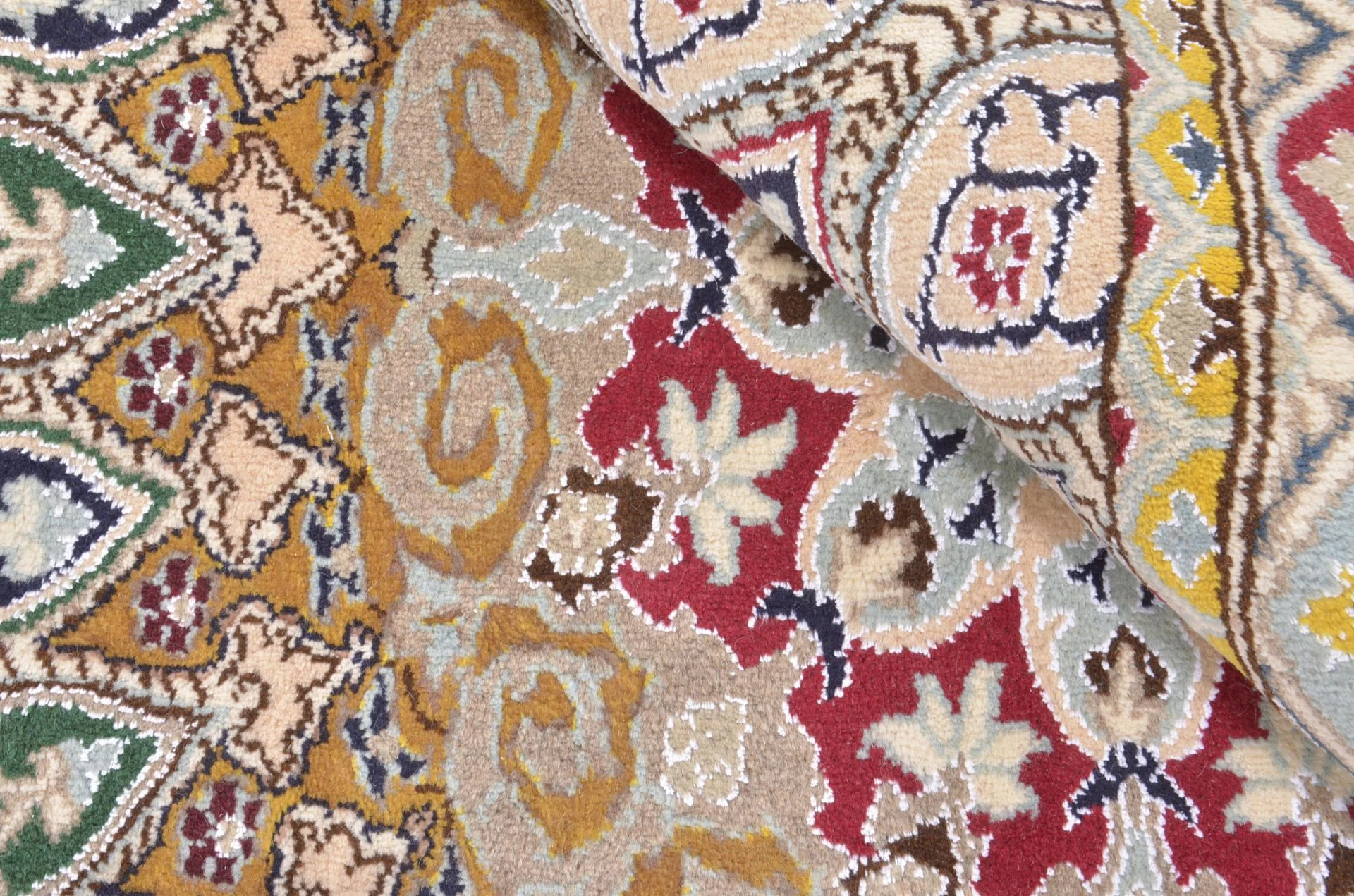 Nain Persian Rug — hand-knotted, 193 × 303 cm, Wool
