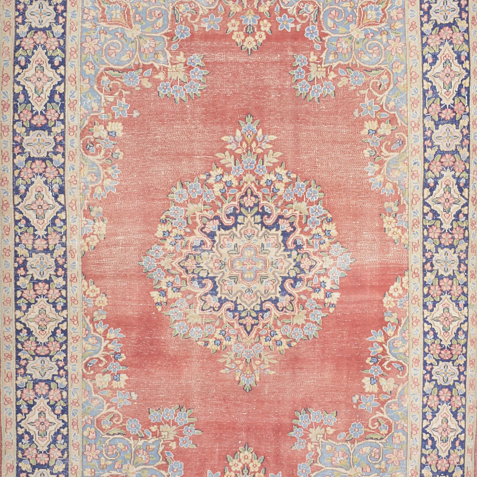 Hand-Knotted Wool Pakistani Rug, 152 × 217 cm
