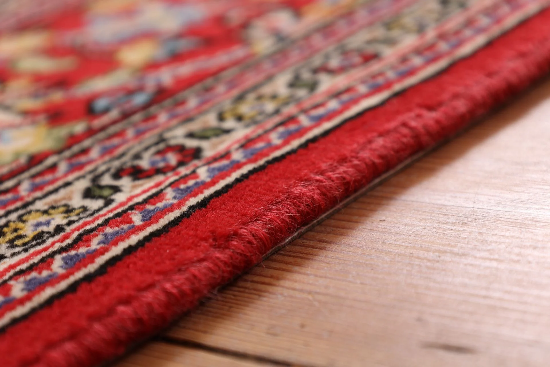 Qom Persian Rug — hand-knotted, 132 × 194 cm, Wool