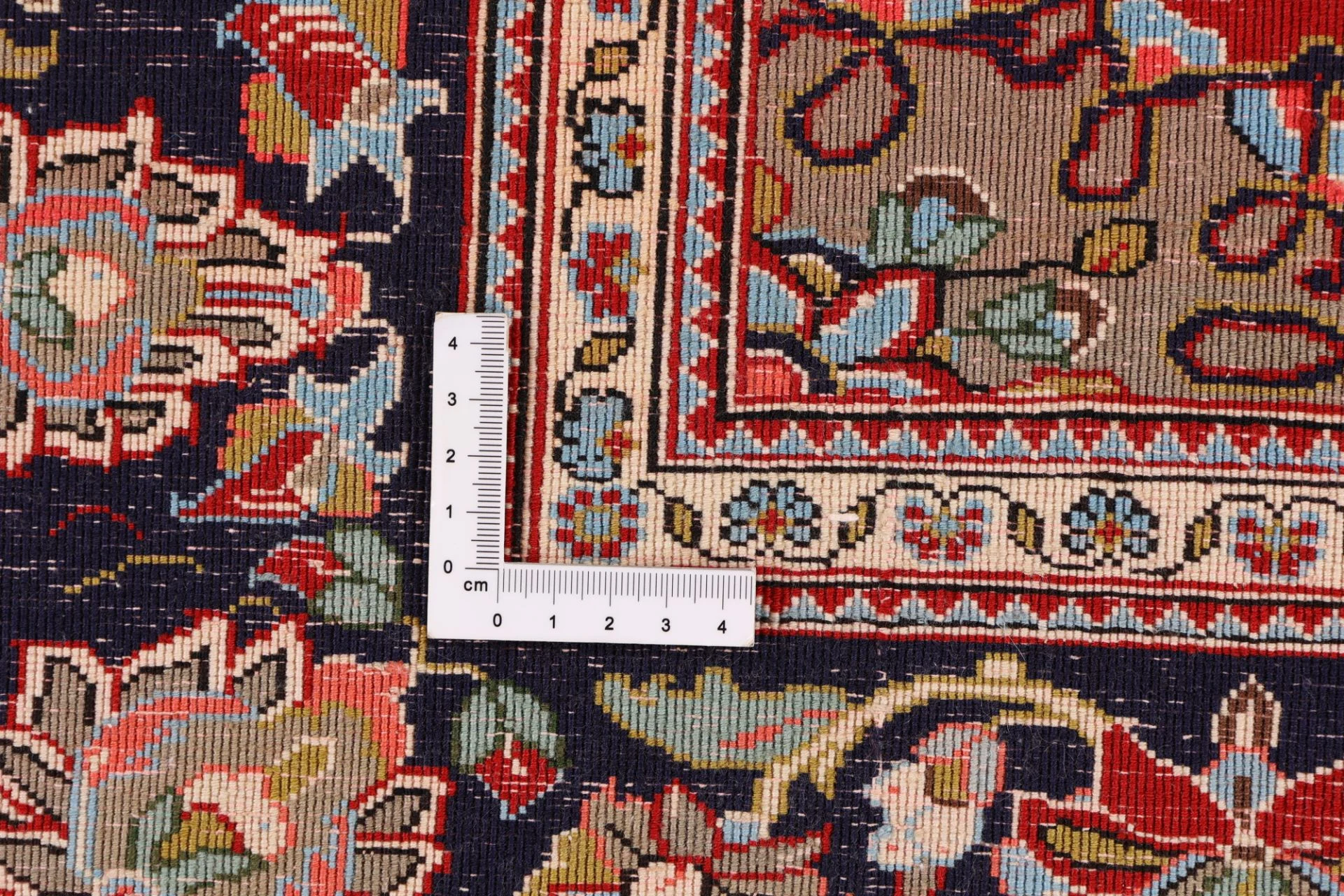 Qom Persian Rug — hand-knotted, 141 × 179 cm, Wool