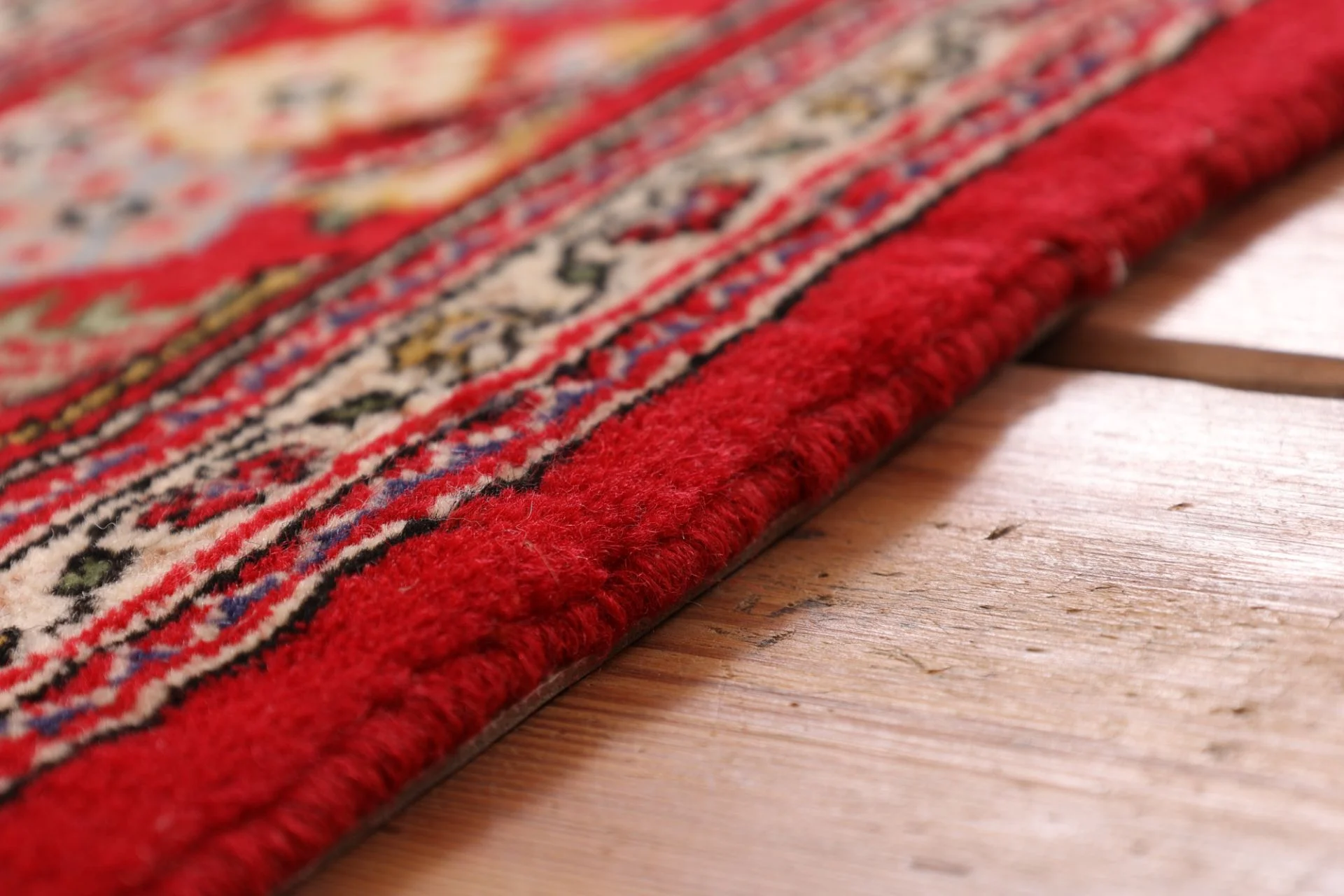 Qom Persian Rug 129 × 184 cm, Wool, hand-knotted