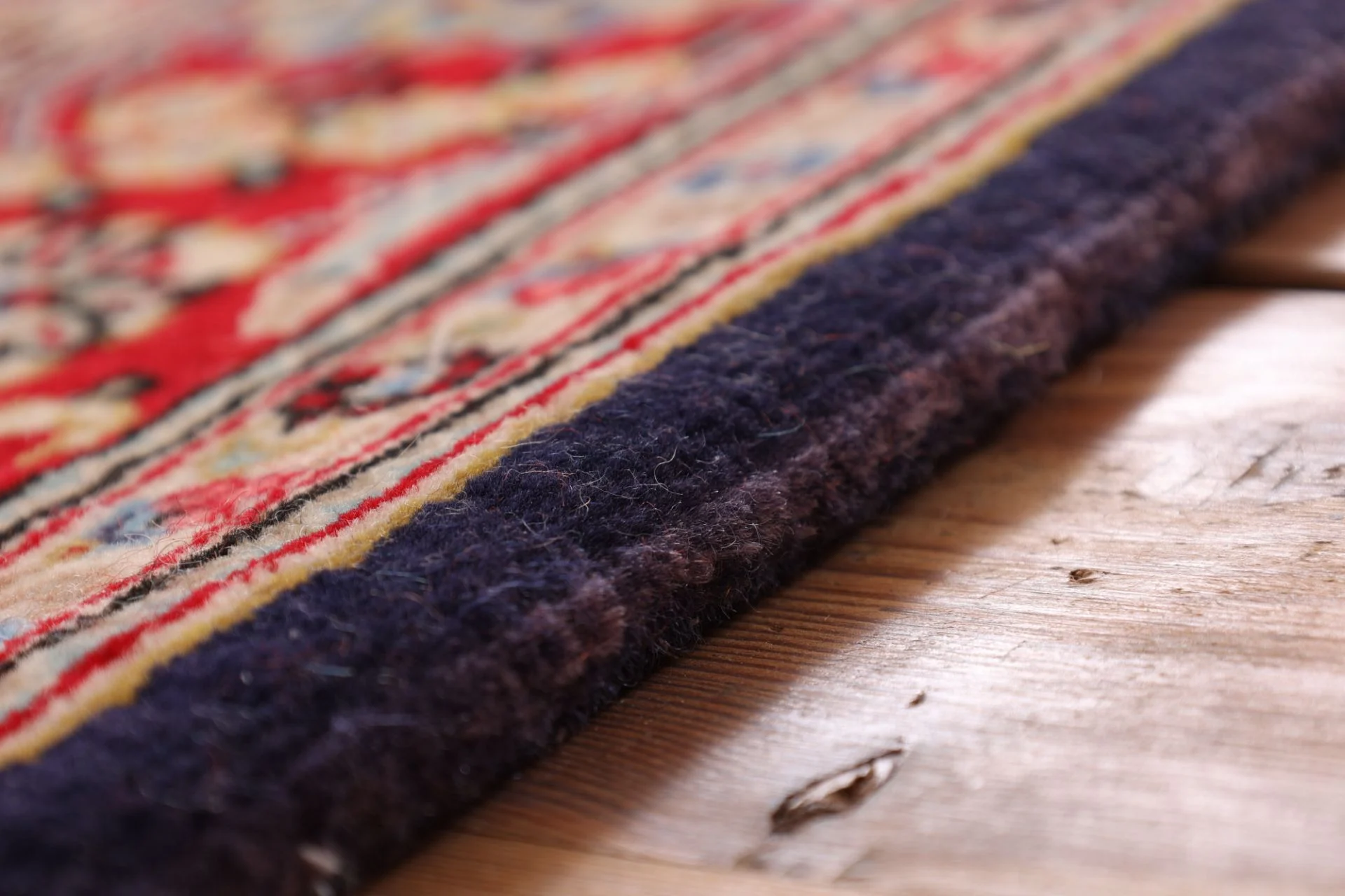 Qom Persian Rug — hand-knotted, 137 × 203 cm, Wool