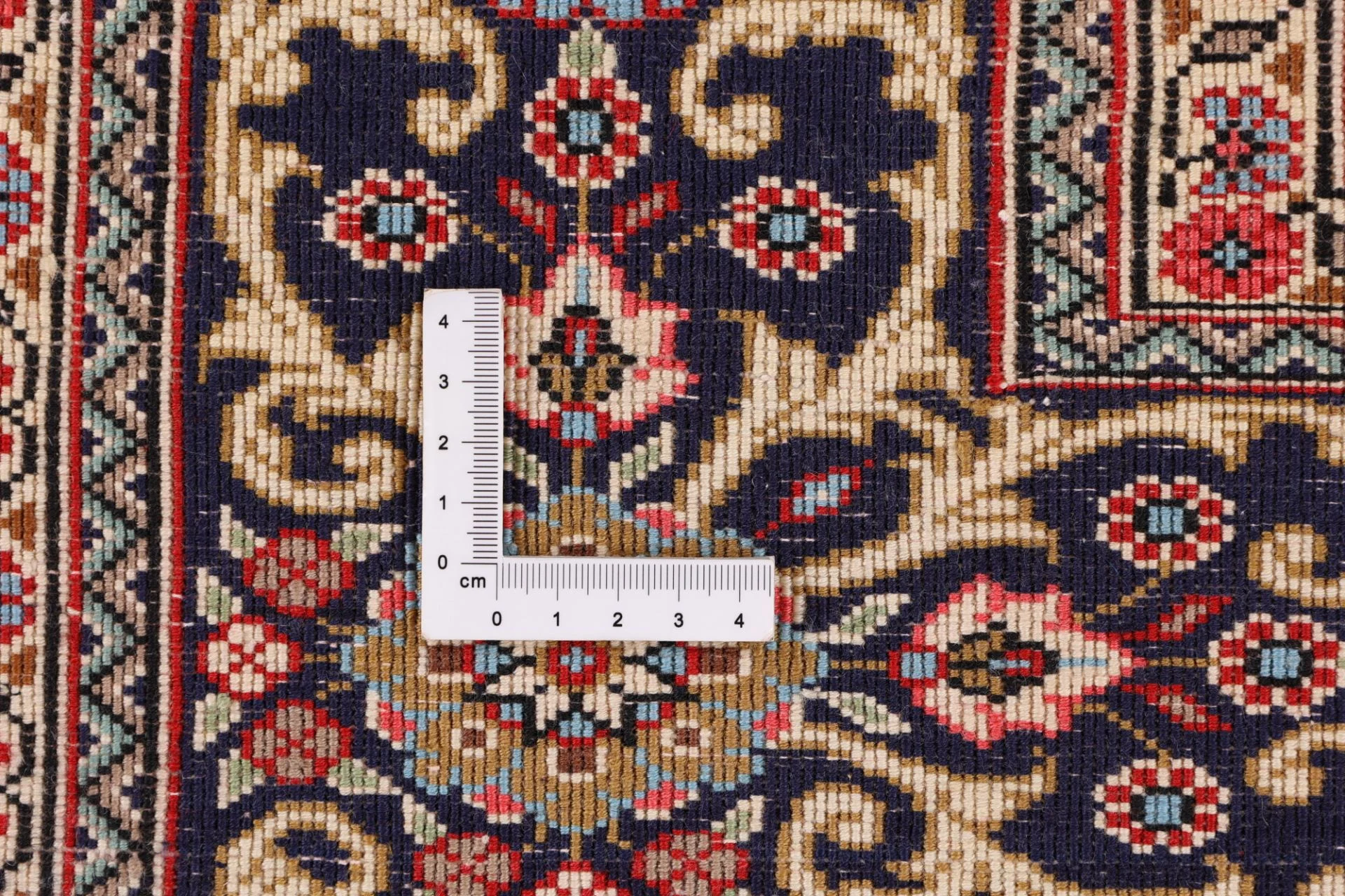 Qom Persian Rug 137 × 185 cm, Wool, hand-knotted