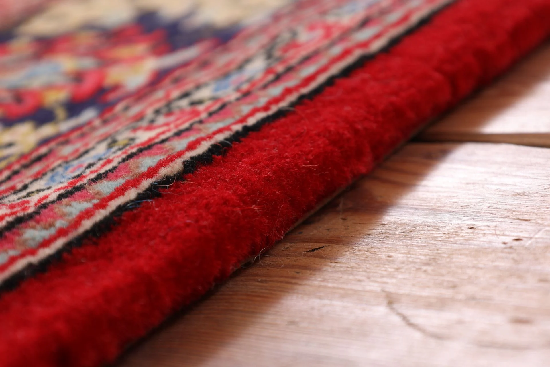 Qom Persian Rug — hand-knotted, 147 × 215 cm, Wool