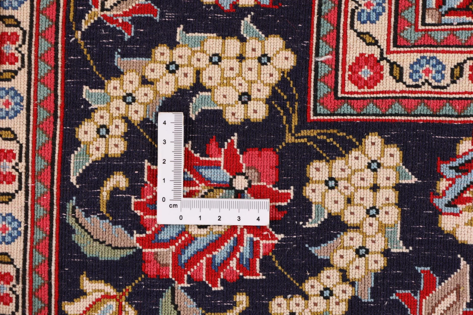 Qom Persian Rug — hand-knotted, 147 × 215 cm, Wool