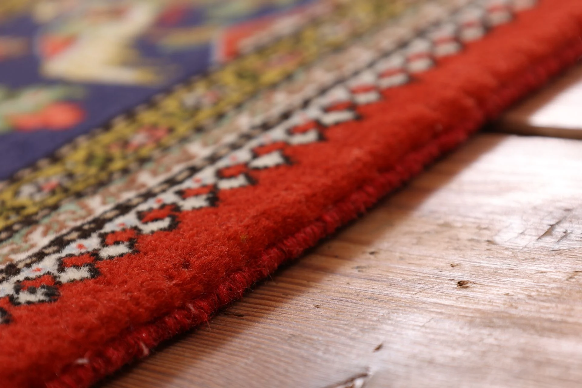 Qom Persian Rug — hand-knotted, 137 × 201 cm, Wool