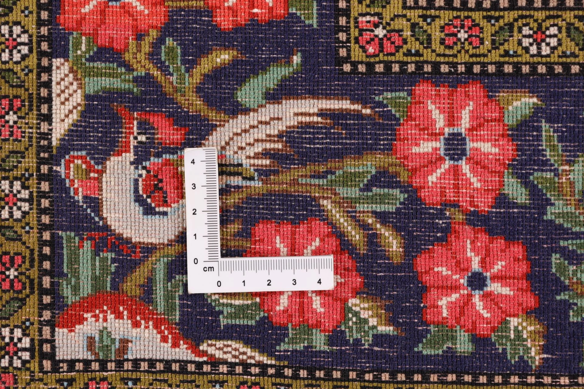 Qom Persian Rug — hand-knotted, 137 × 201 cm, Wool