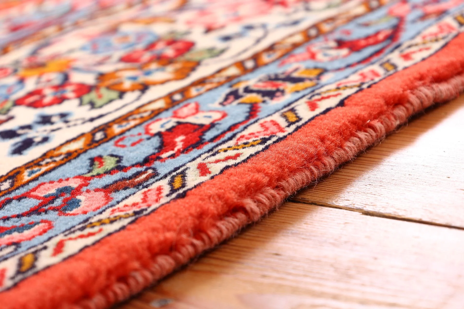 Hand-Knotted Wool Sarouk Persian Rug, 216 × 274 cm