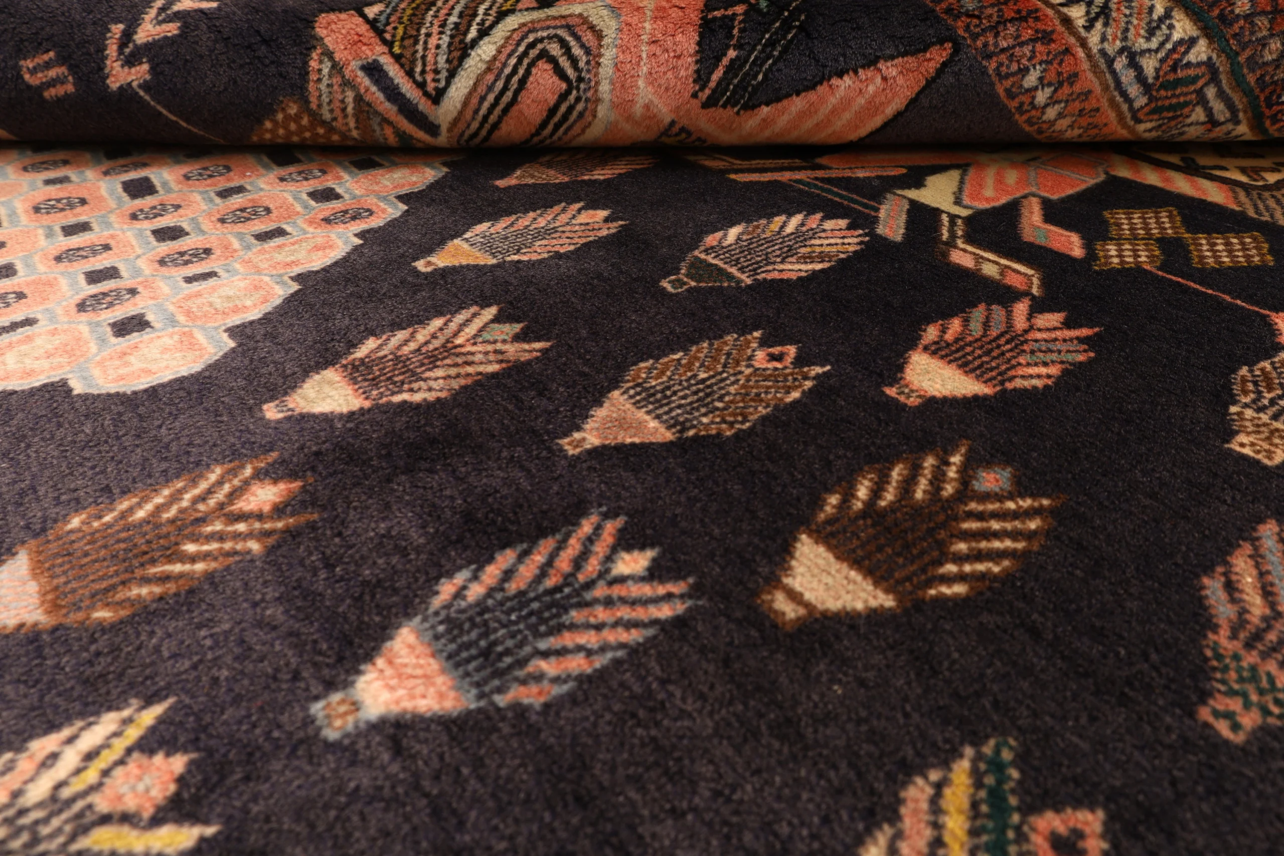 Persian Rug — hand-knotted, 166 × 128 cm, Wool