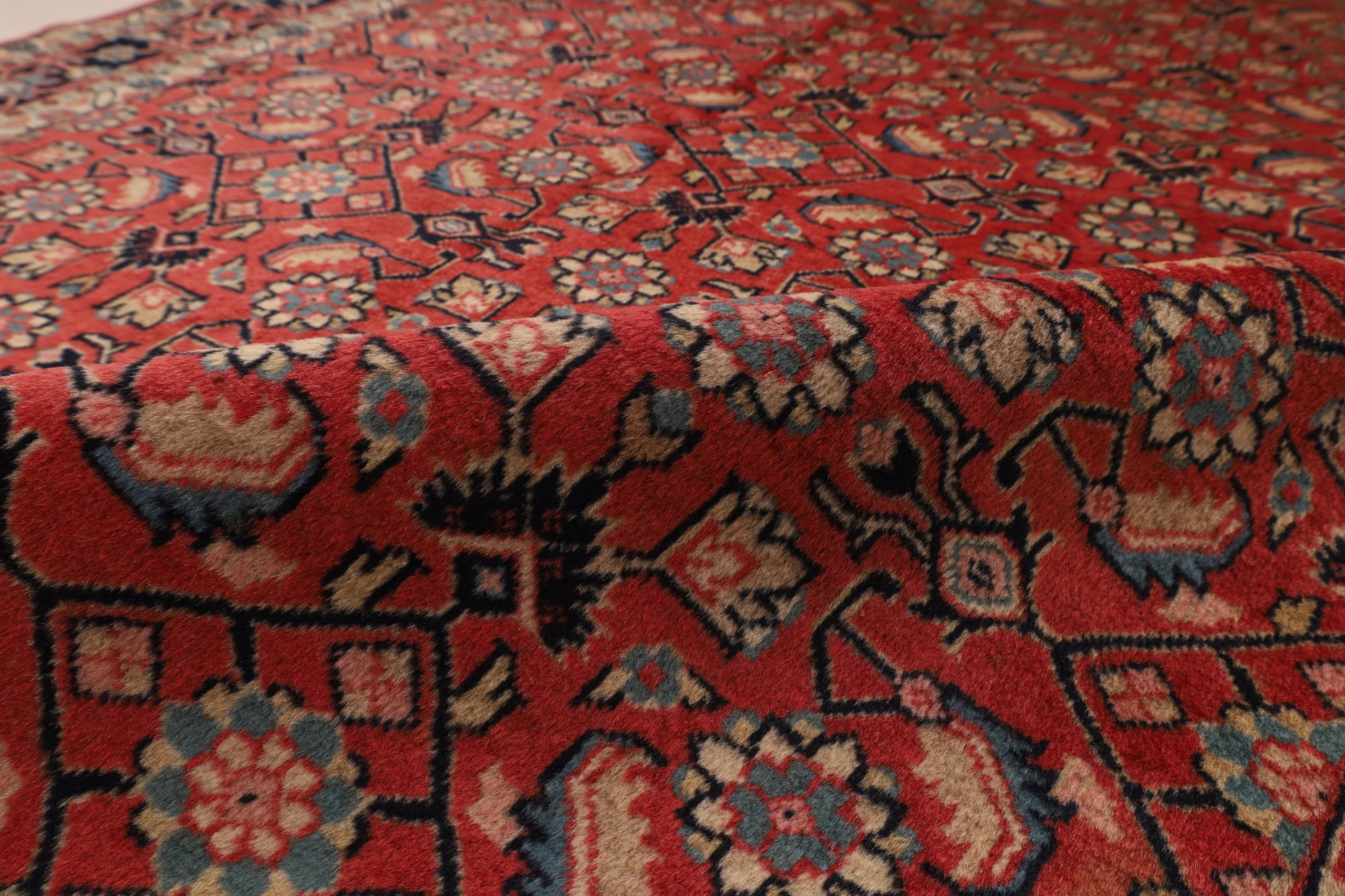Persian Rug — hand-knotted, 175 × 119 cm, Wool