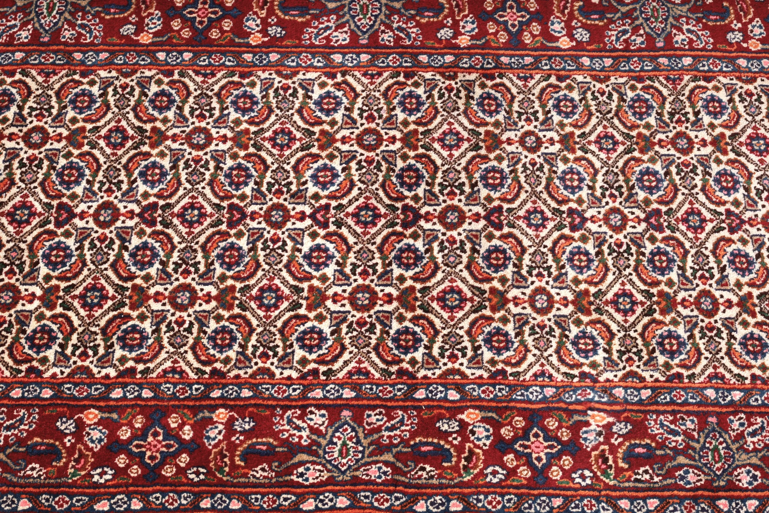 Moud Persian Rug — hand-knotted, 385 × 85 cm, Wool