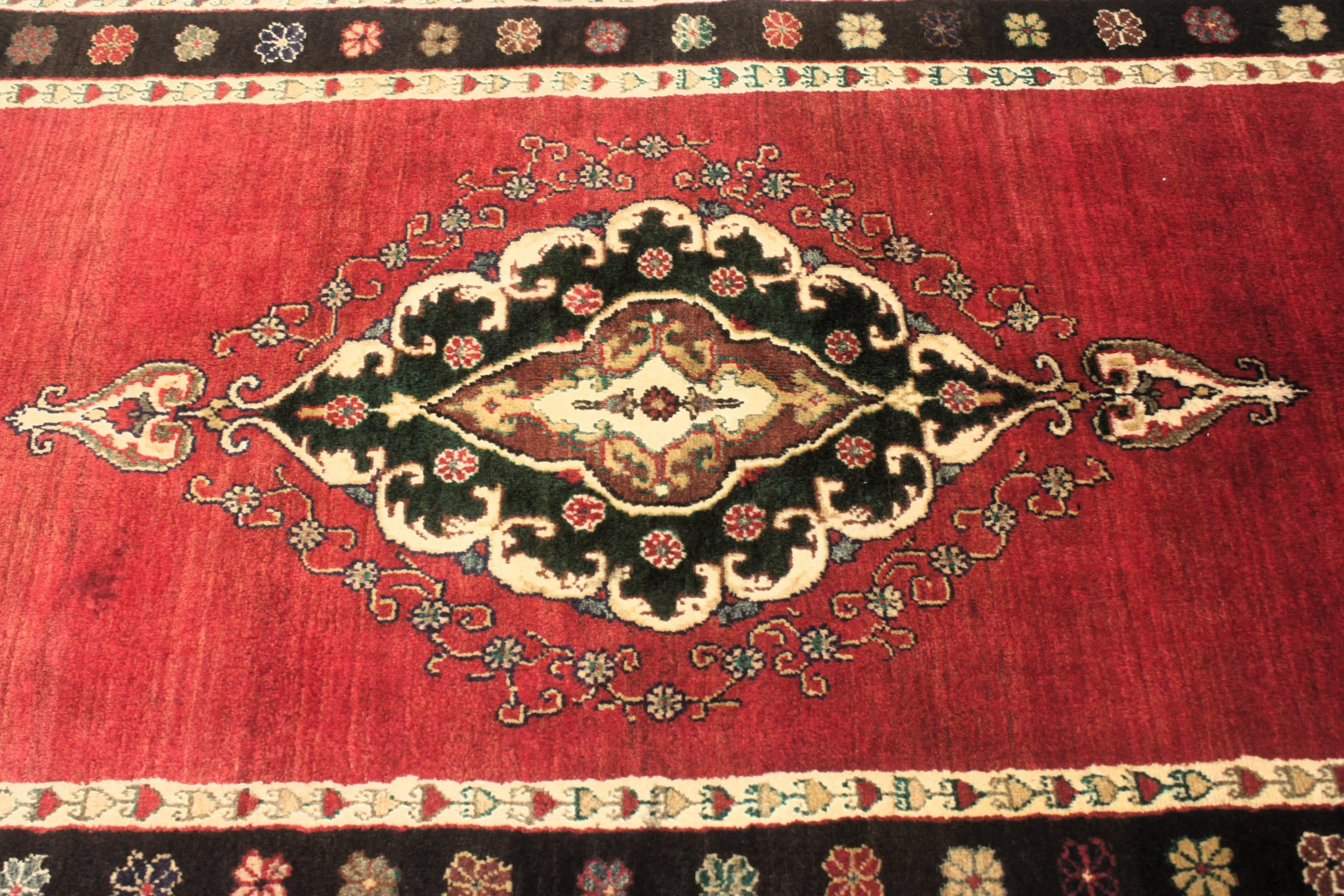 Qashqai Persian Rug 193 × 122 cm, Wool, hand-knotted