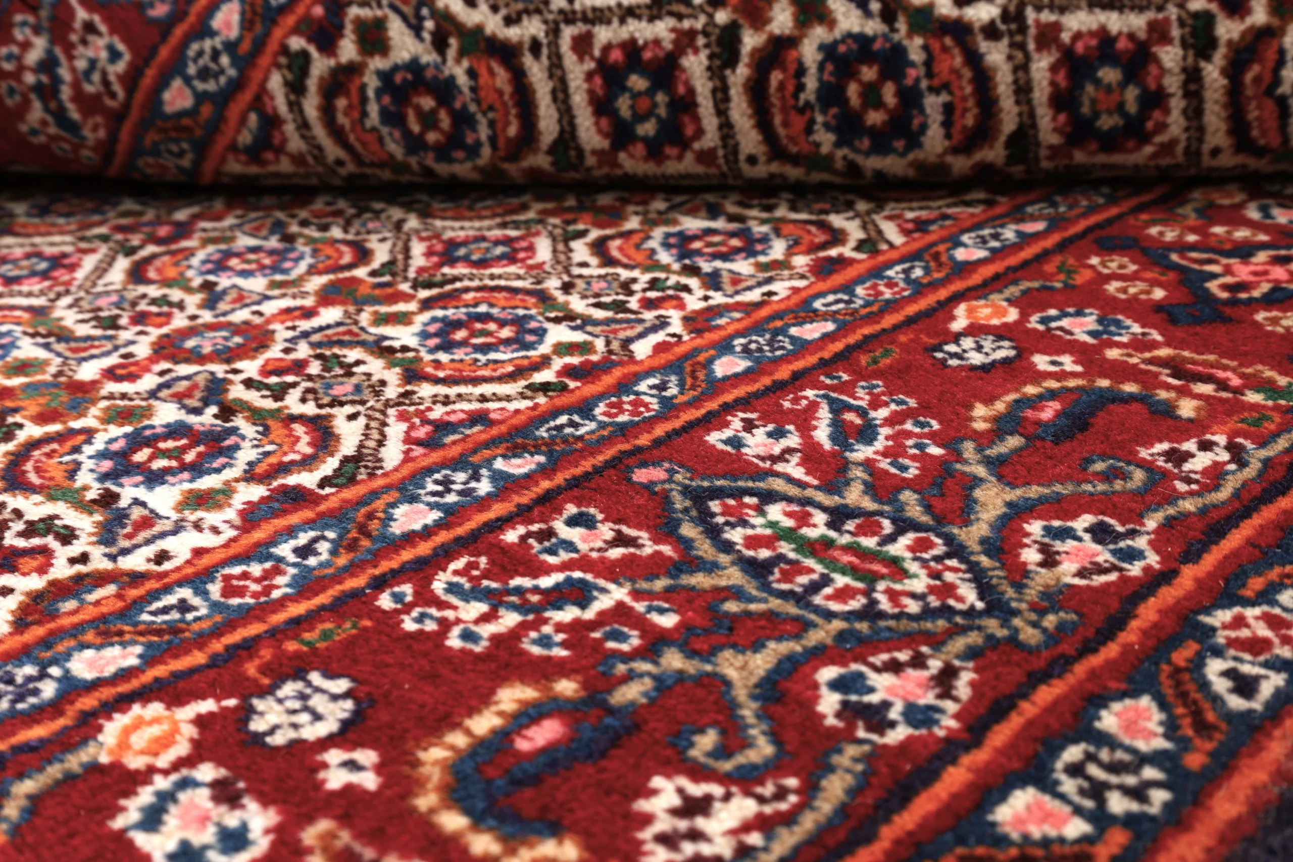 Moud Persian Rug — hand-knotted, 385 × 85 cm, Wool