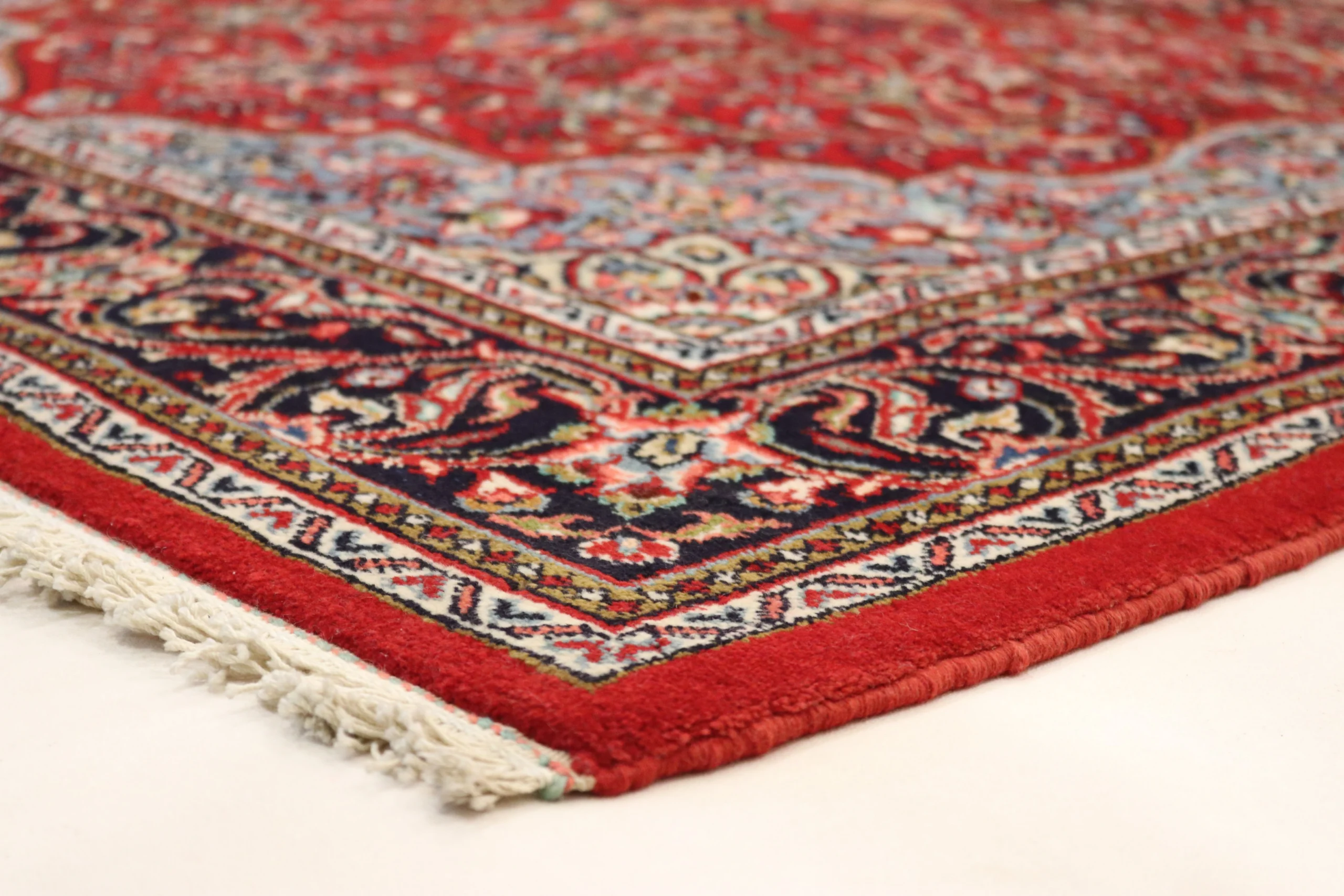 Hand-Knotted Wool Sarouk Persian Rug, 215 × 144 cm