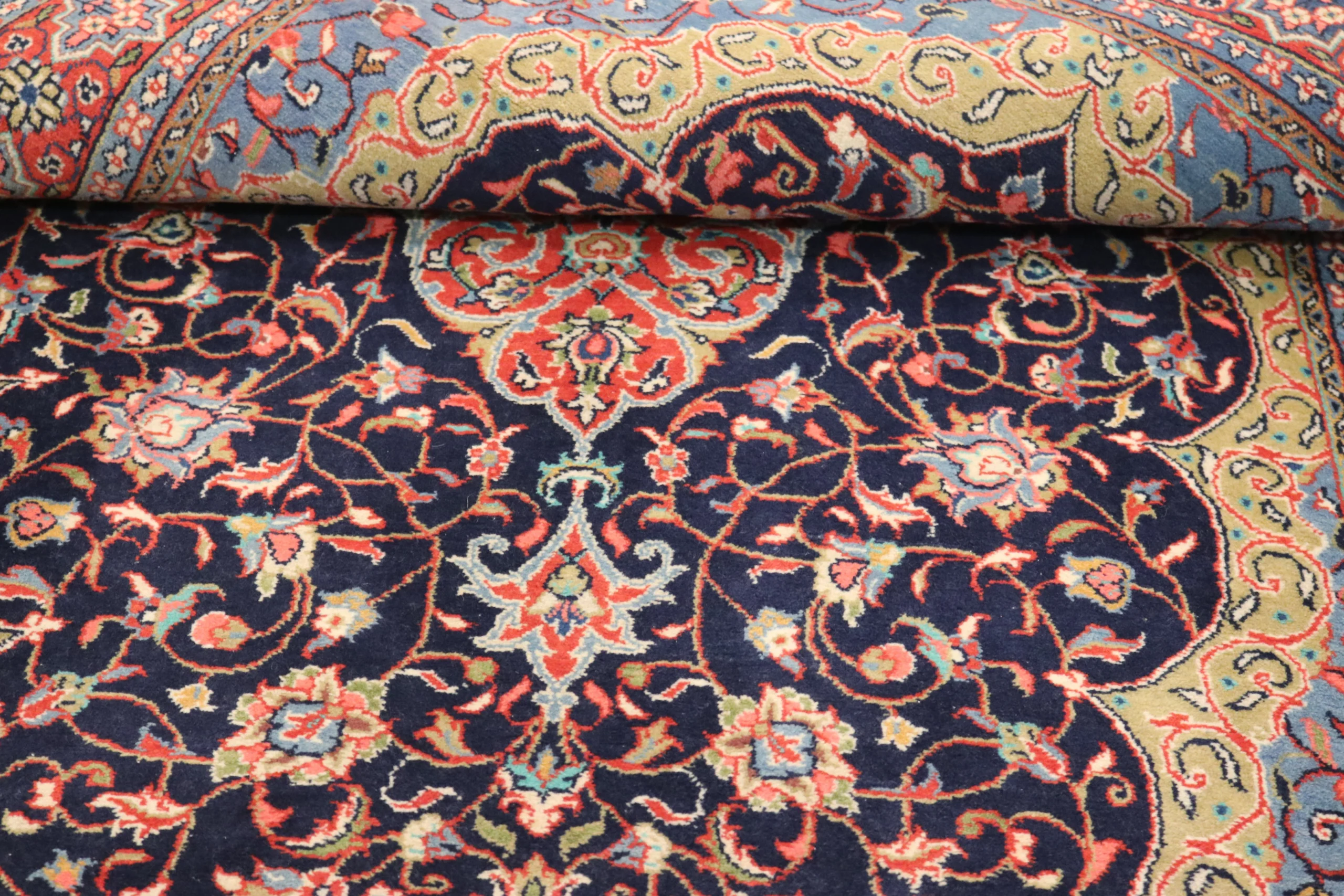 Sarouk Persian Rug — hand-knotted, 210 × 132 cm, Wool