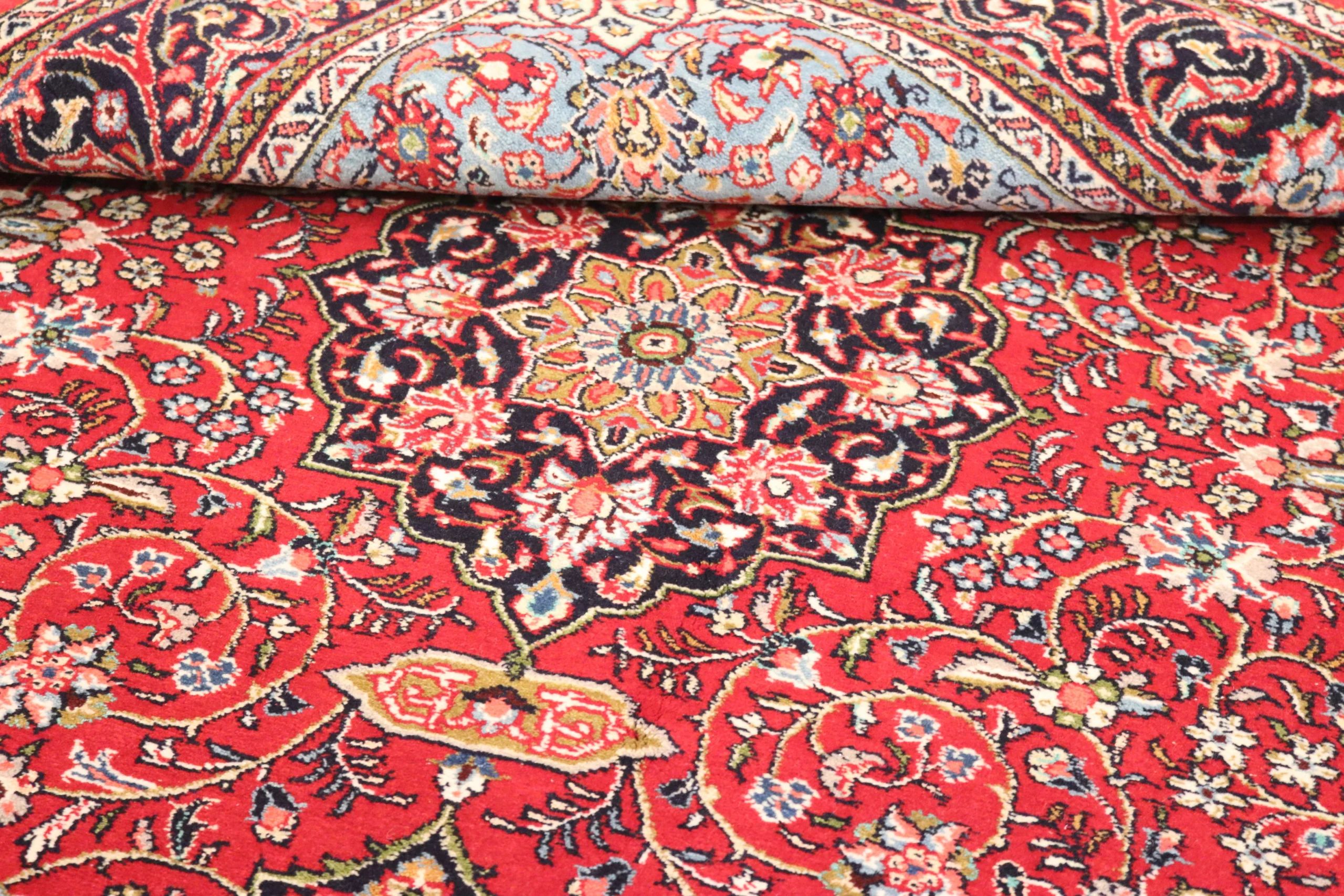 Hand-Knotted Wool Sarouk Persian Rug, 215 × 144 cm