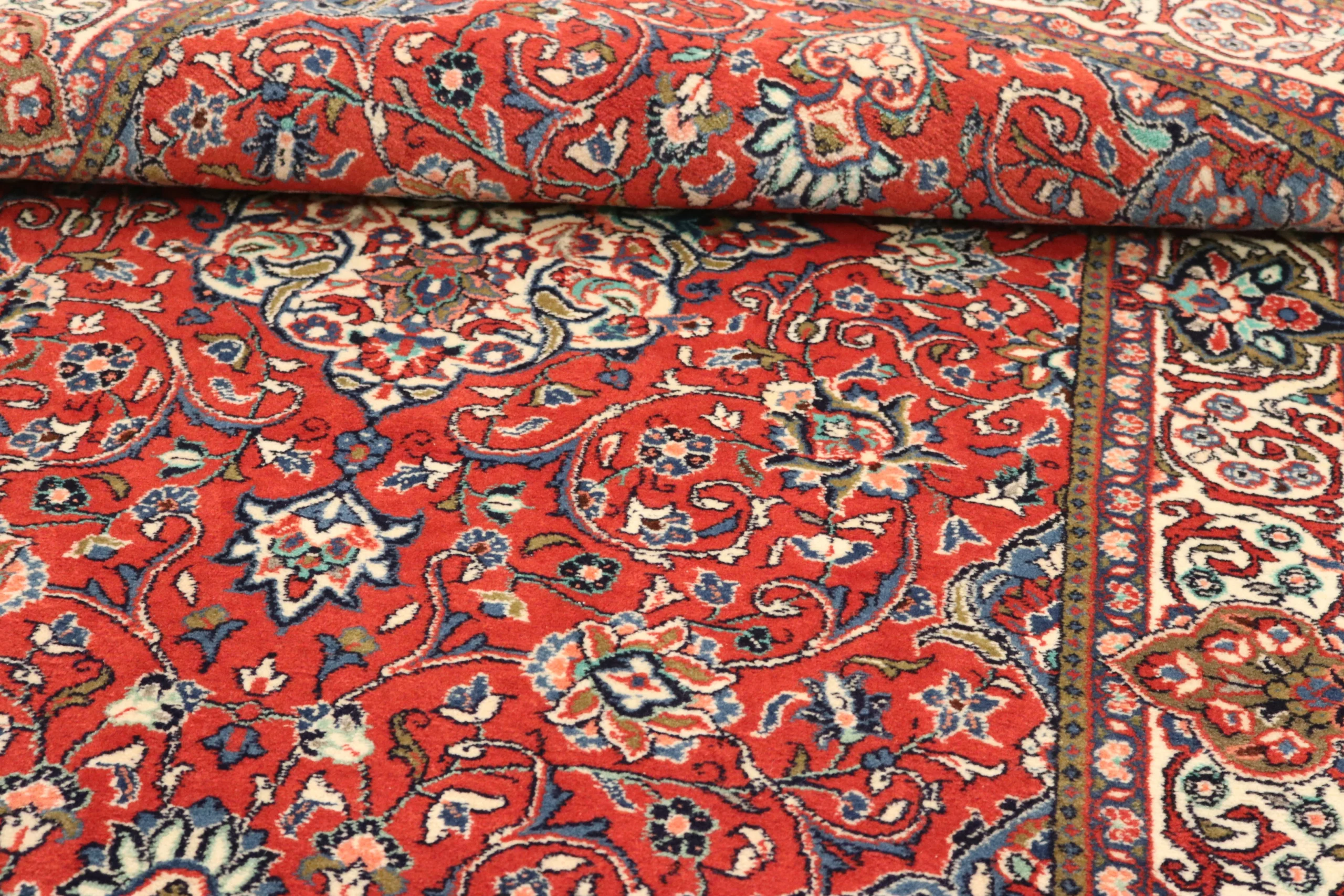 Hand-Knotted Wool Sarouk Persian Rug, 214 × 137 cm