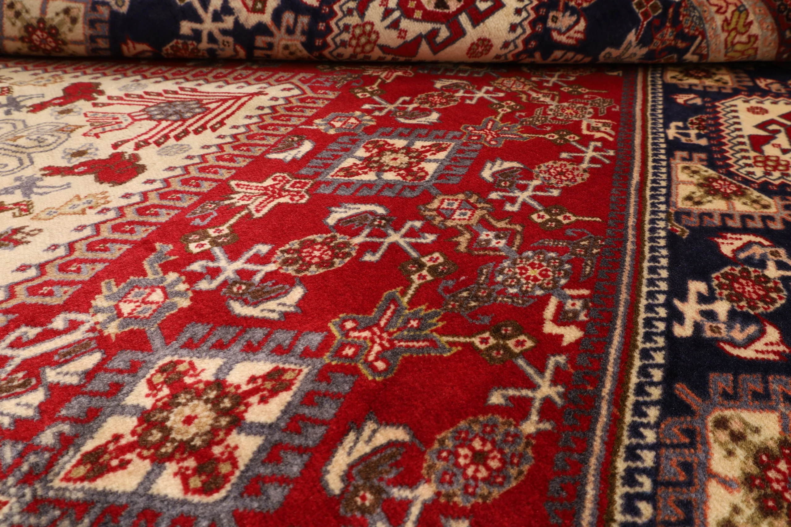 Qashqai Persian Rug 201 × 147 cm, Wool, hand-knotted