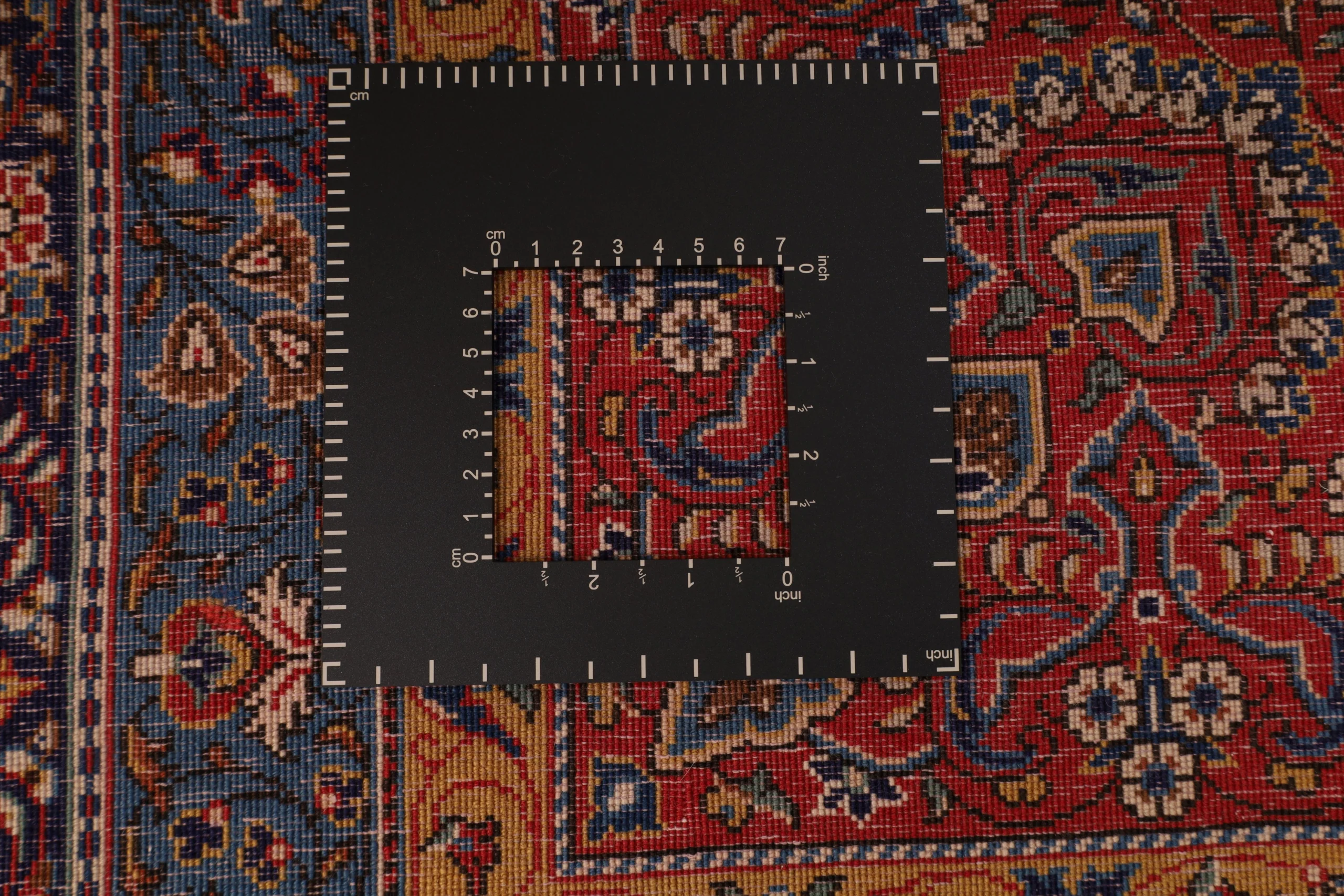 Persian Rug — hand-knotted, 207 × 131 cm, Wool