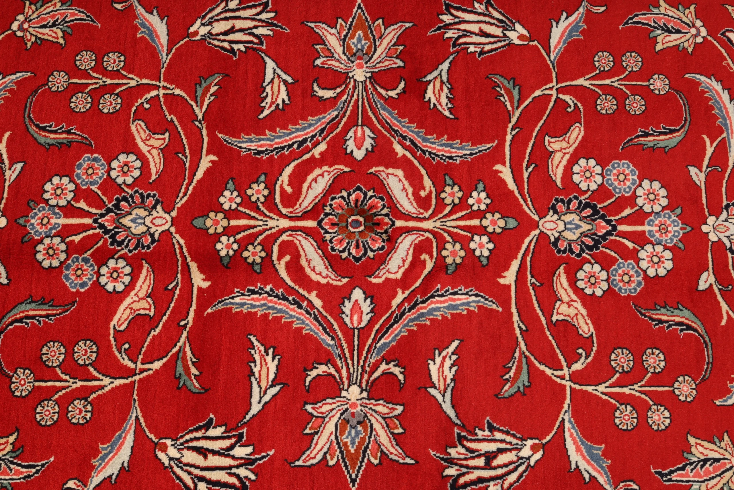 Hand-Knotted Wool Sarouk Persian Rug, 203 × 137 cm