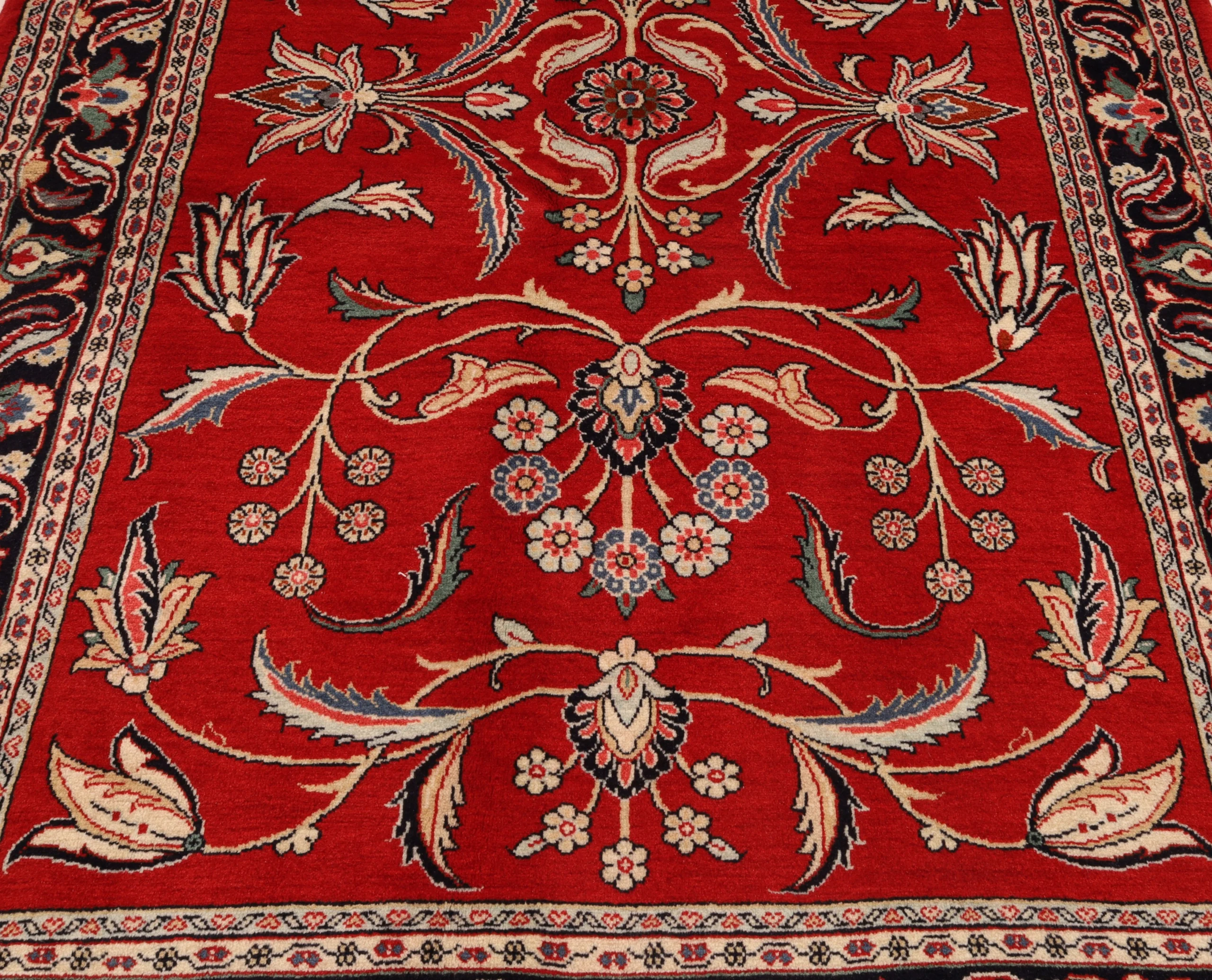 Hand-Knotted Wool Sarouk Persian Rug, 203 × 137 cm