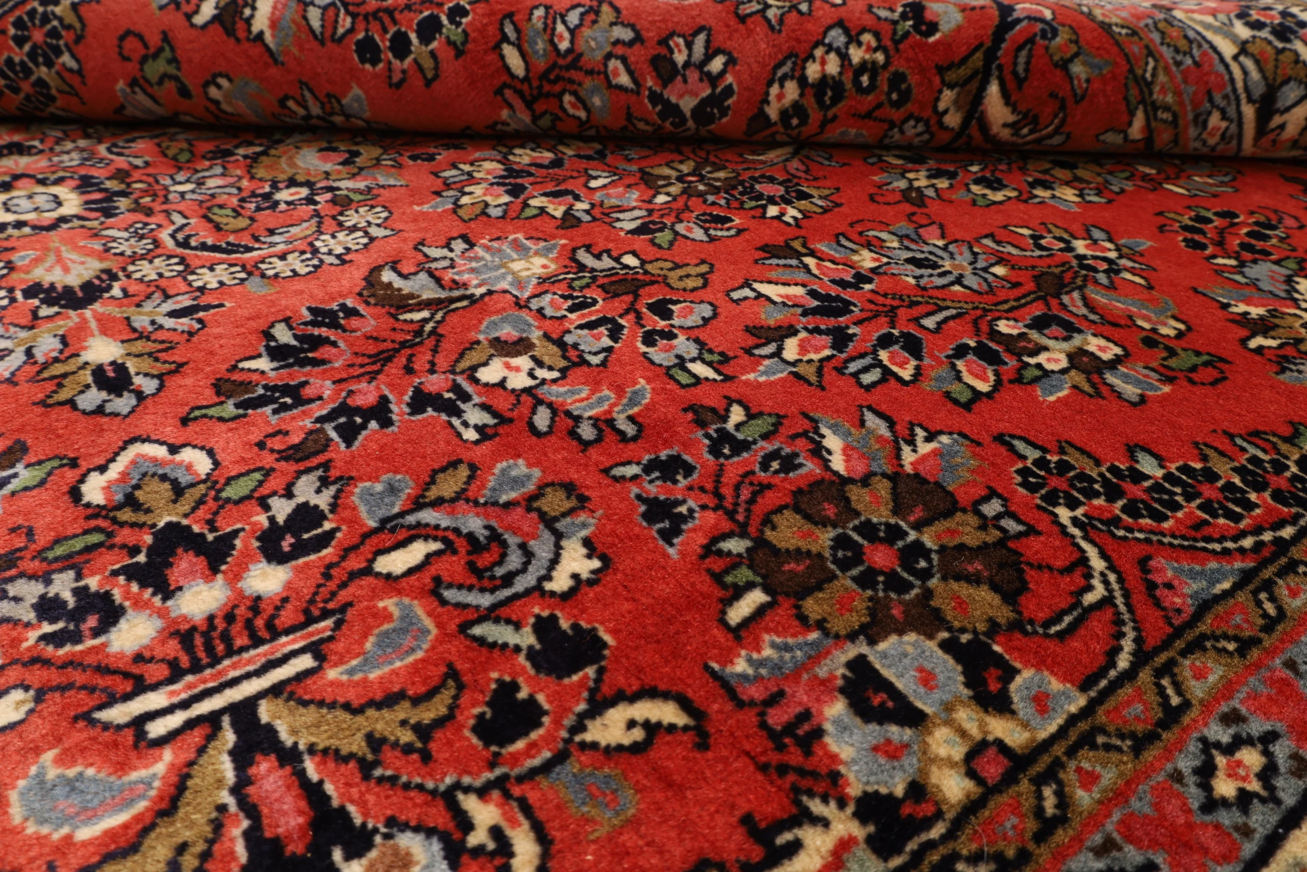 Sarouk Persian Rug — hand-knotted, 210 × 146 cm, Wool