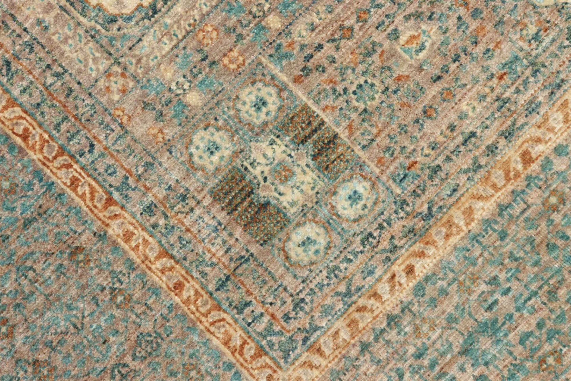 Hand-Knotted Wool Mamluk Pakistani Rug, 148 × 189 cm