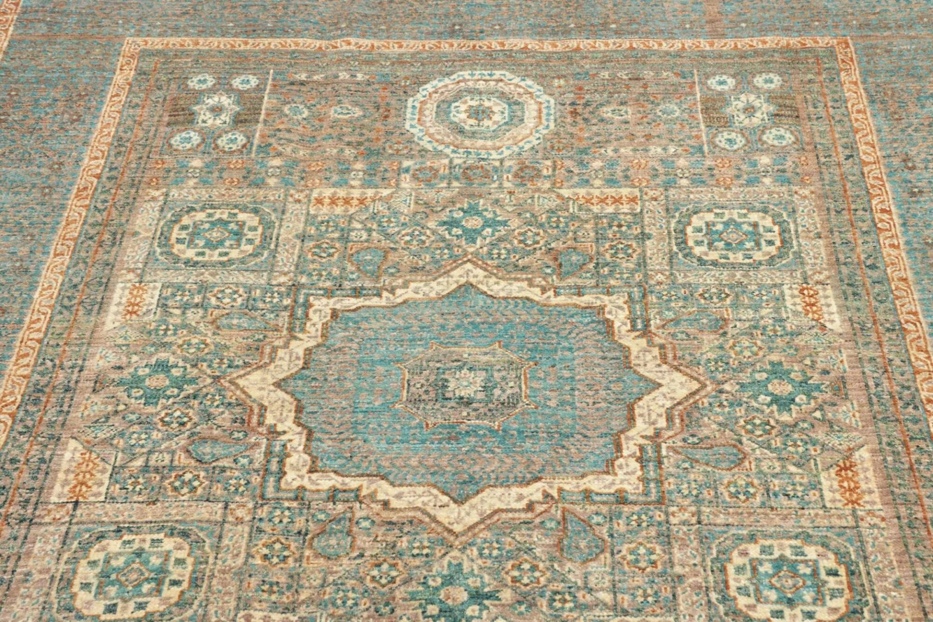 Hand-Knotted Wool Mamluk Pakistani Rug, 148 × 189 cm