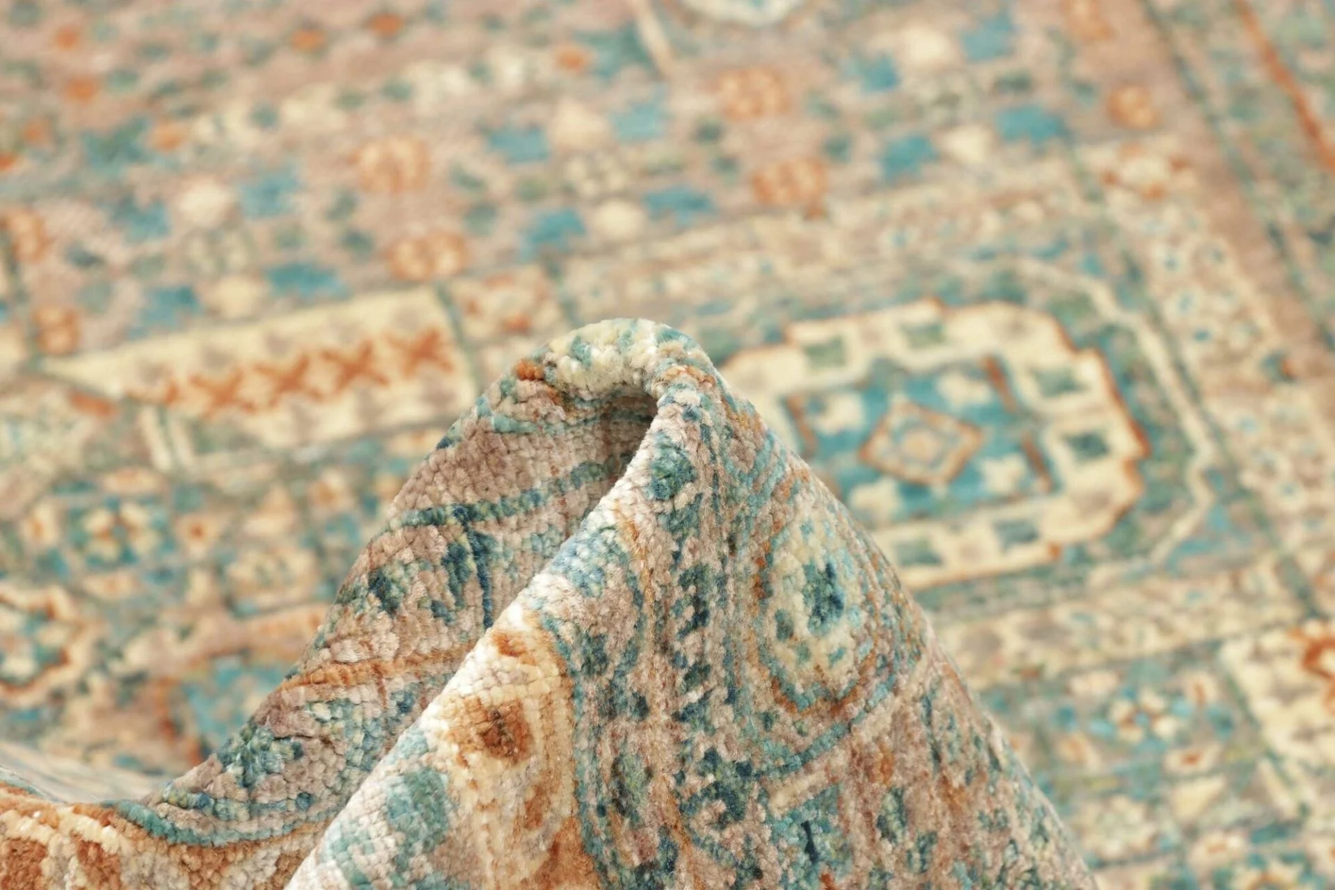 Hand-Knotted Wool Mamluk Pakistani Rug, 148 × 189 cm