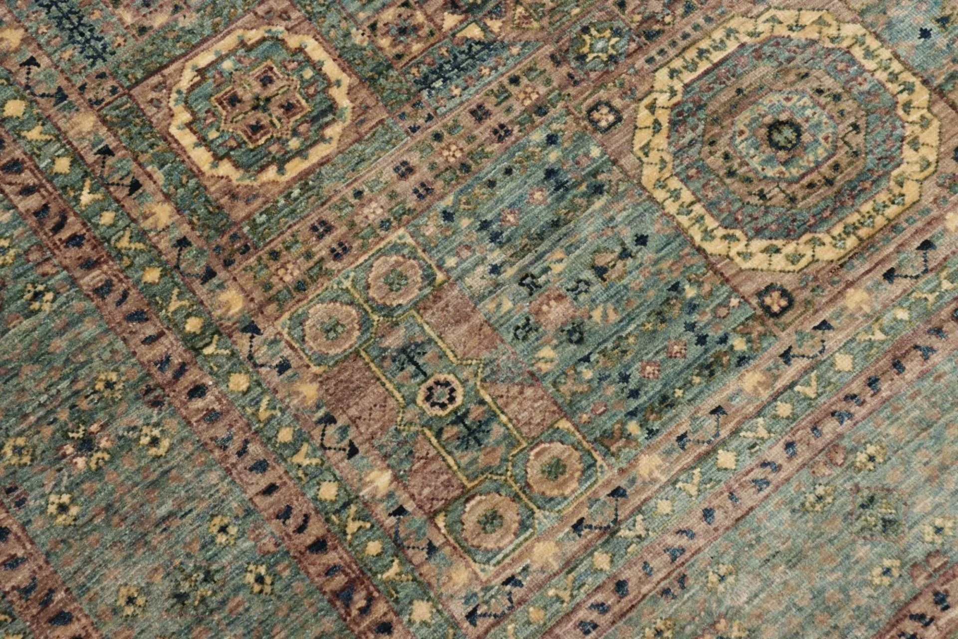 Mamluk Pakistani Rug — hand-knotted, 128 × 182 cm, Wool
