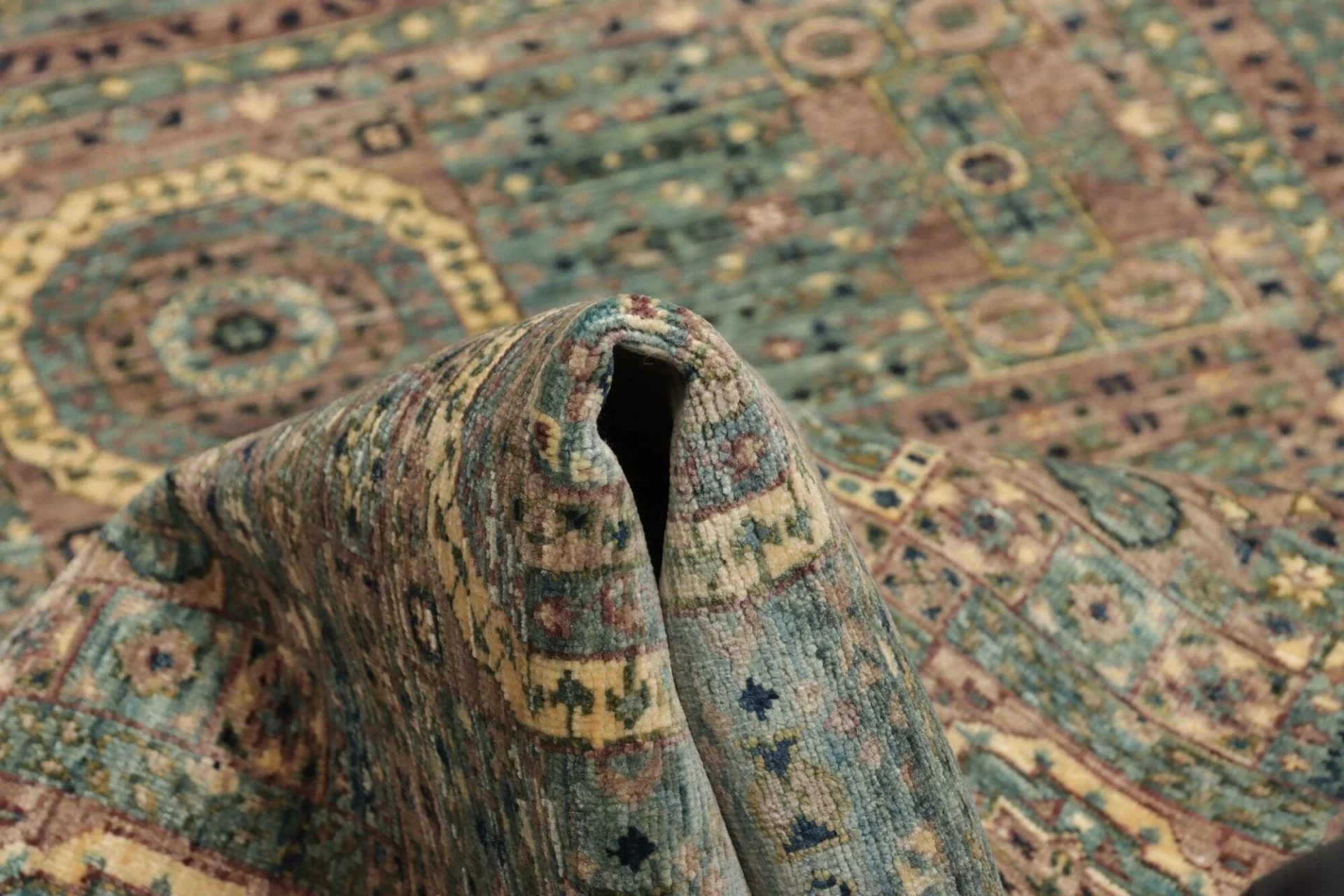 Mamluk Pakistani Rug — hand-knotted, 128 × 182 cm, Wool