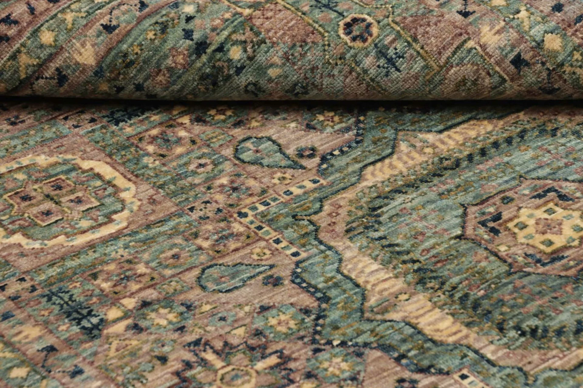 Mamluk Pakistani Rug — hand-knotted, 128 × 182 cm, Wool