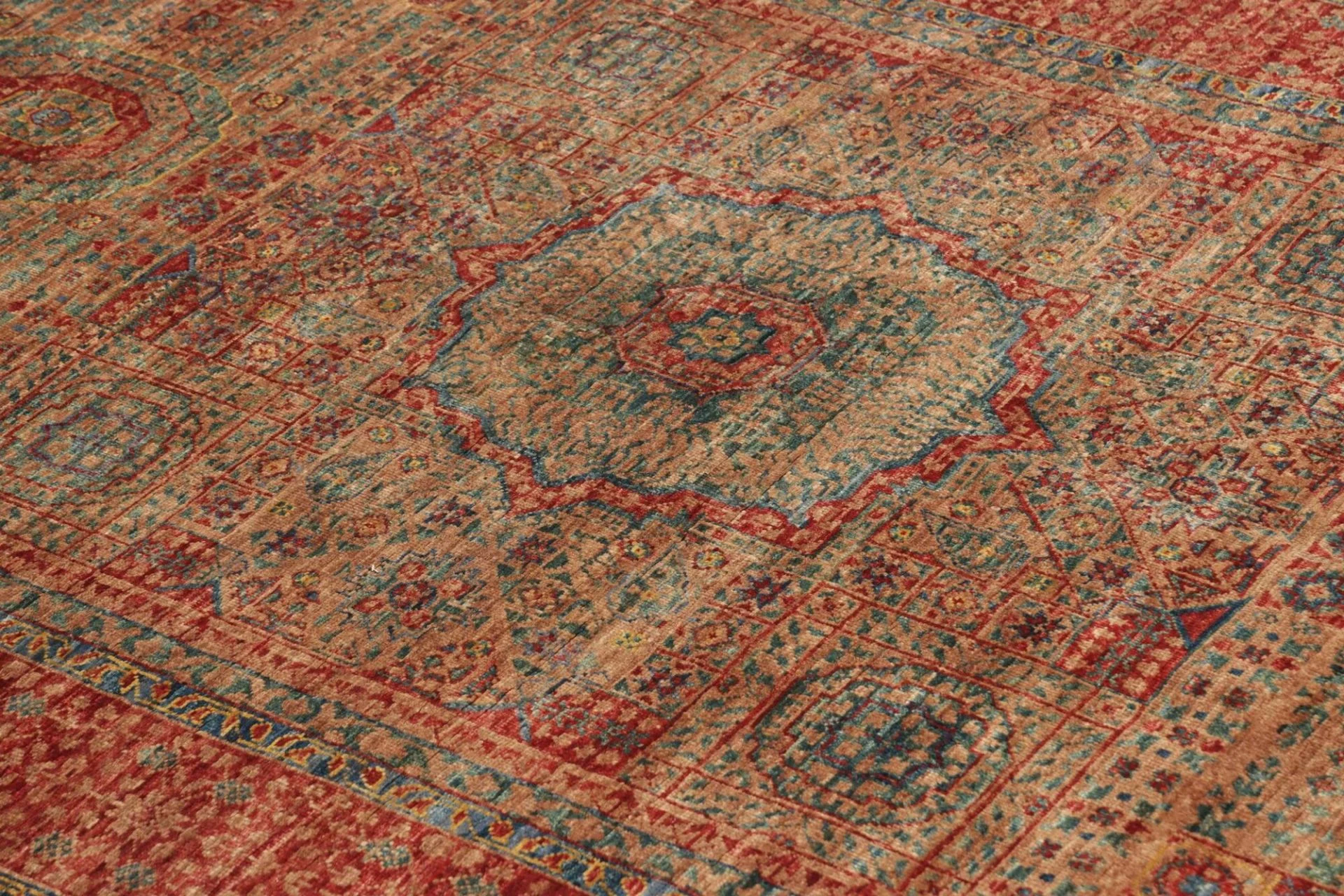 Hand-Knotted Wool Mamluk Pakistani Rug, 129 × 189 cm