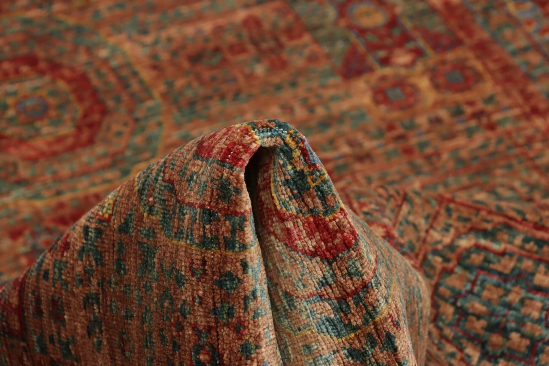 Hand-Knotted Wool Mamluk Pakistani Rug, 129 × 189 cm