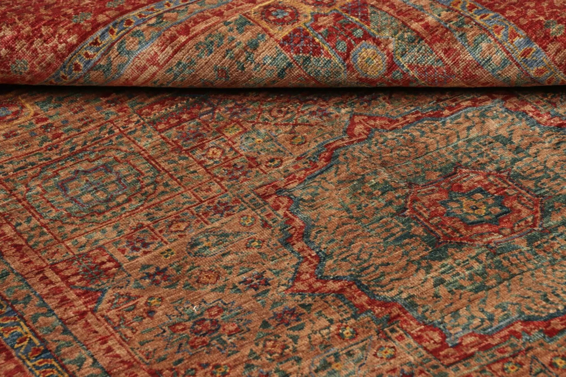 Hand-Knotted Wool Mamluk Pakistani Rug, 129 × 189 cm