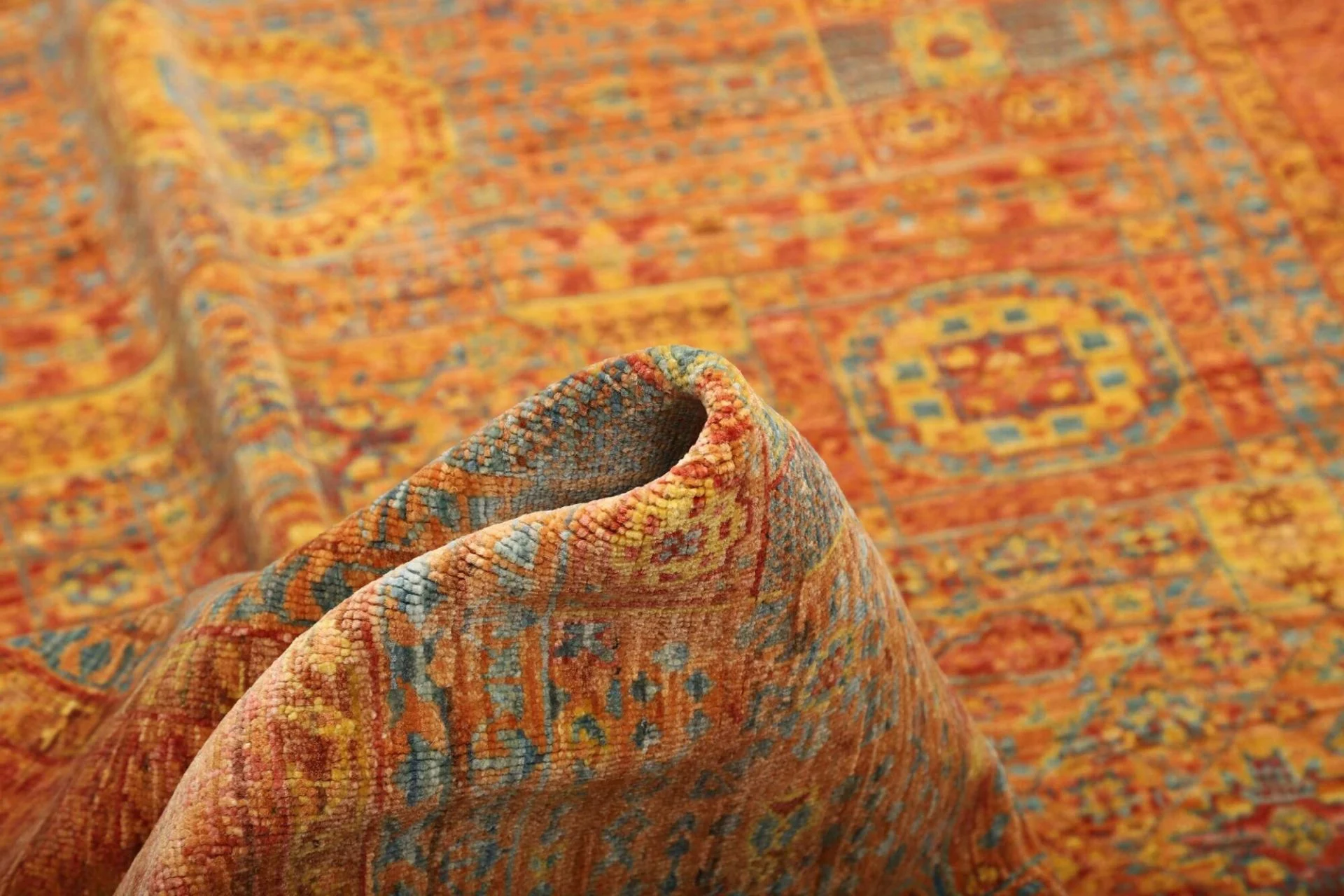 Hand-Knotted Wool Mamluk Pakistani Rug, 154 × 195 cm