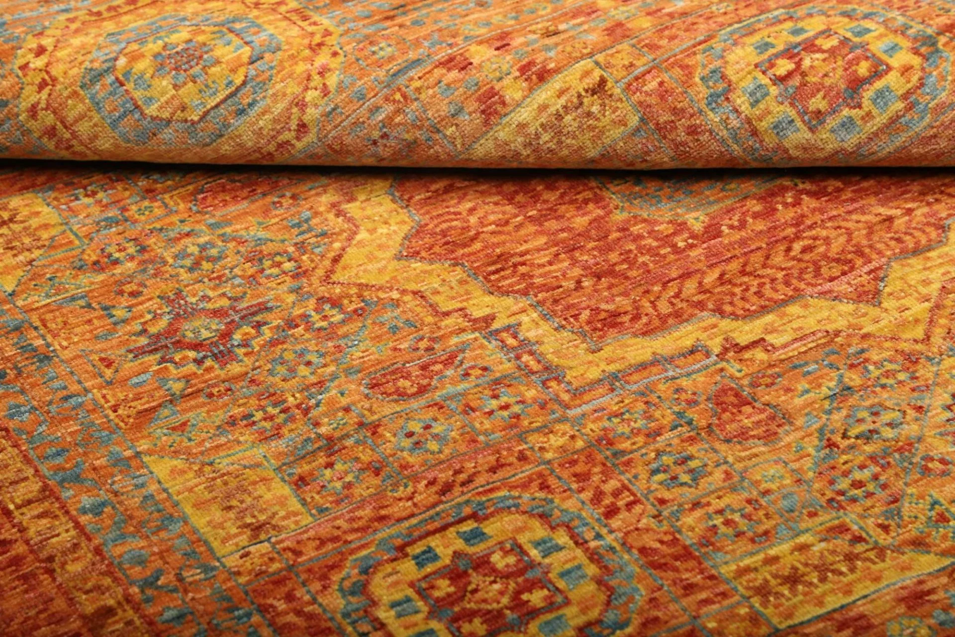 Hand-Knotted Wool Mamluk Pakistani Rug, 154 × 195 cm
