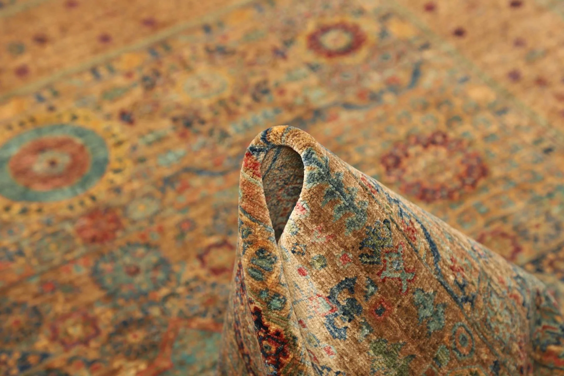 Hand-Knotted Wool Mamluk Pakistani Rug, 149 × 200 cm