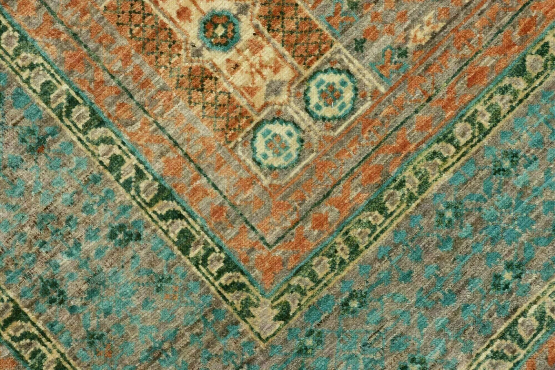 Hand-Knotted Wool Mamluk Pakistani Rug, 126 × 179 cm