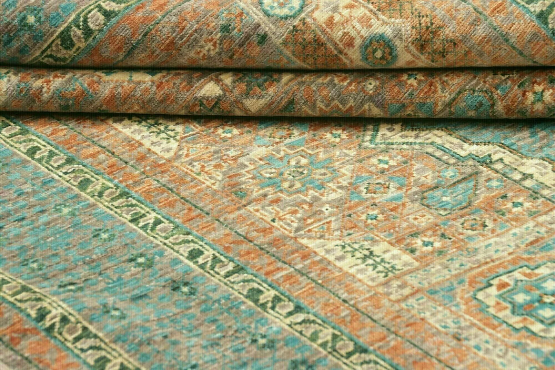 Hand-Knotted Wool Mamluk Pakistani Rug, 126 × 179 cm